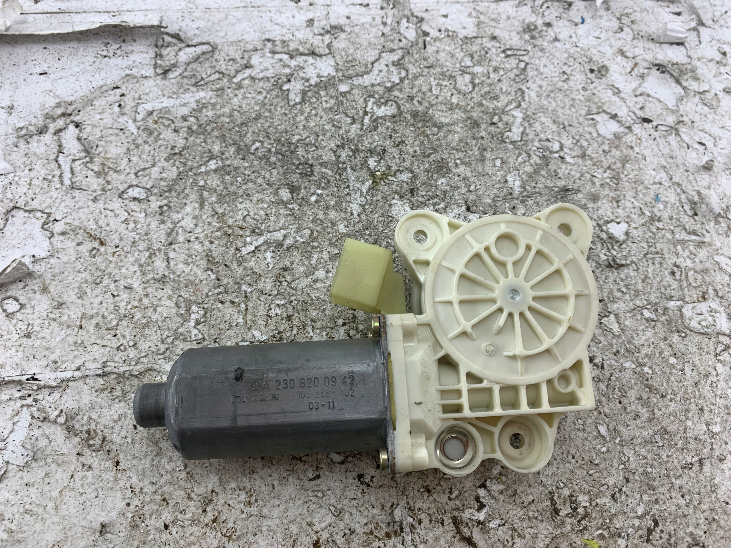 MERCEDES W414 VANEO mini motor windows left front A2308200942