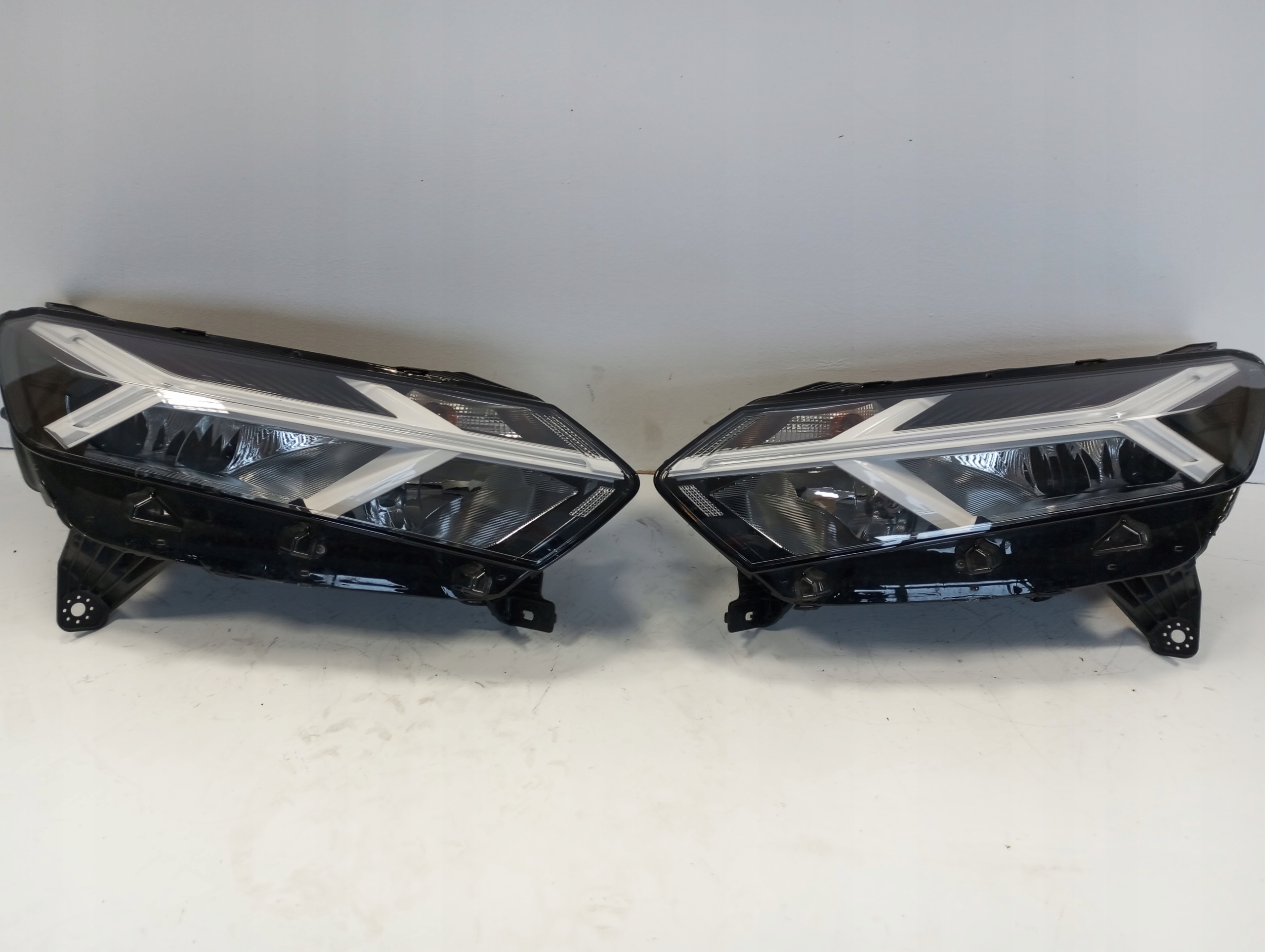 Licht rechts oder links FULL LED DACIA SANDERO III 260602561R 260107920R