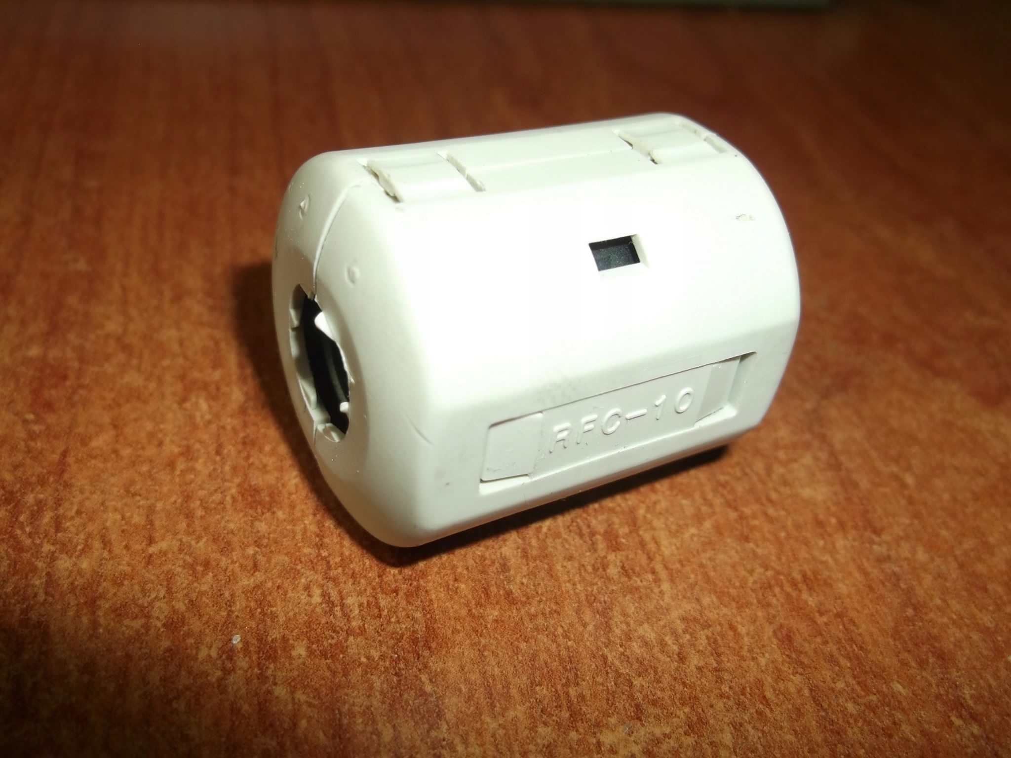 FILTR RDZEŃ FERRYTOWY NA KABEL ~10 mm - zamykany