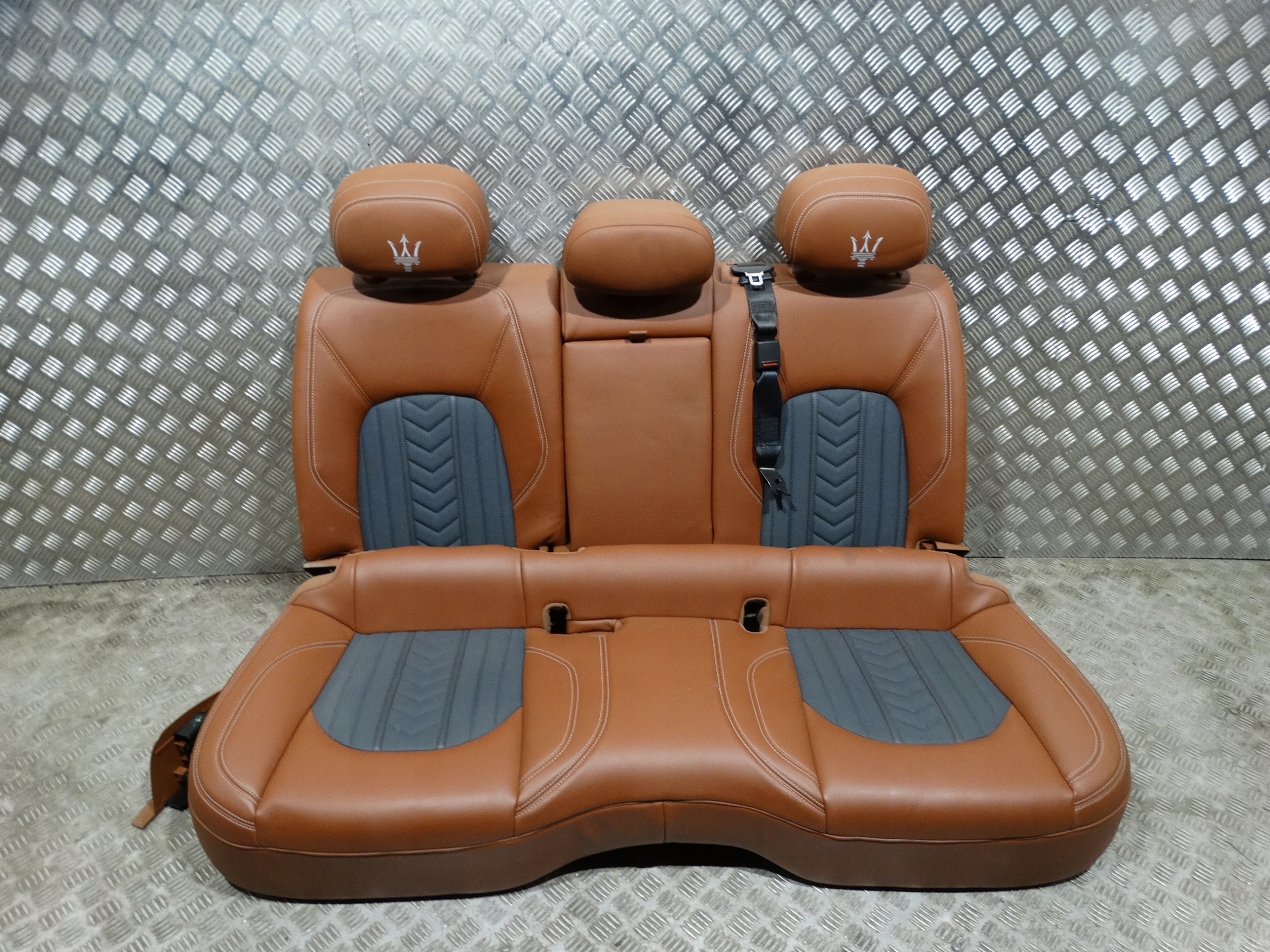 IDEALNE KPL. Sitze SKORY MASERATI LEVANTE GRZANE 1
