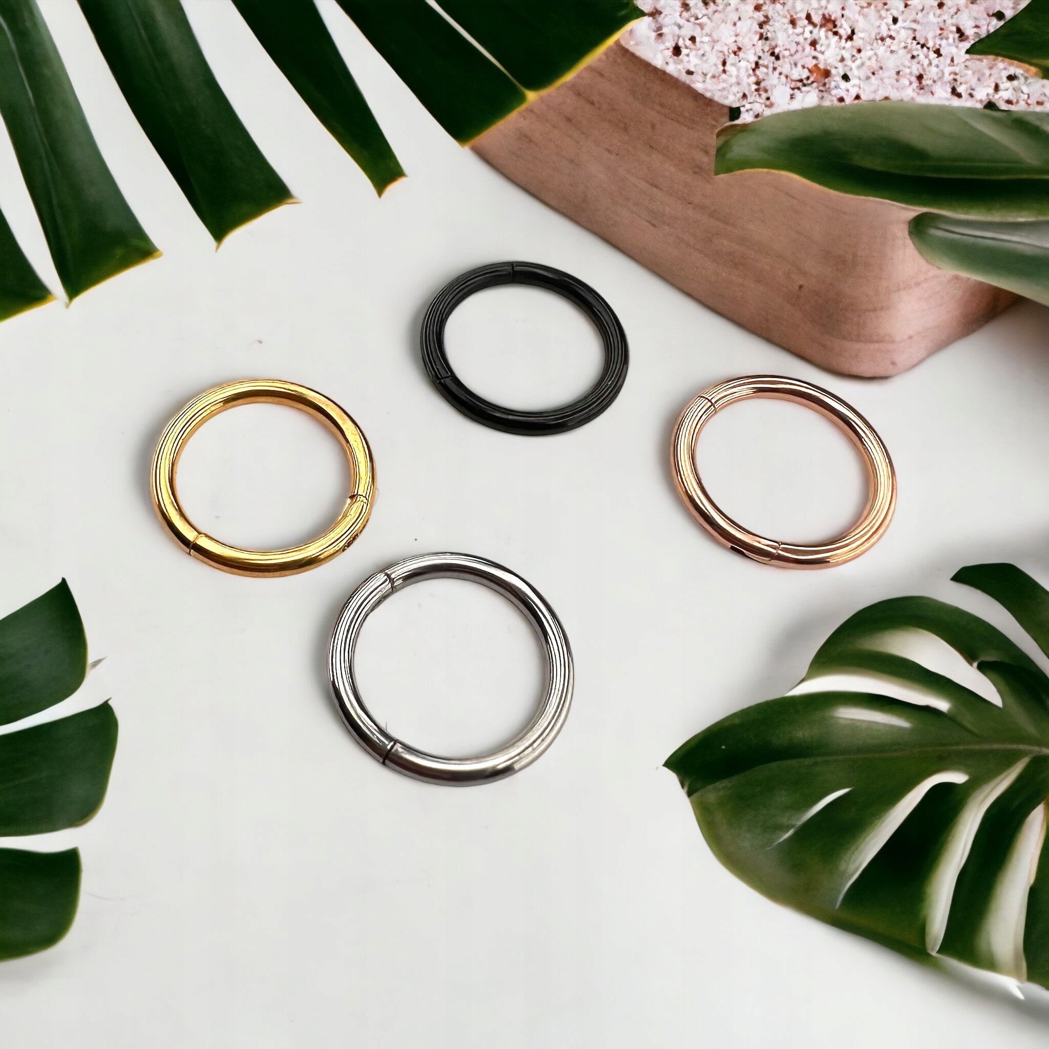 Tytanowy, złoty kolczyk typu Clicker - KÓŁKO - Helix - Tytan - 1,0/8 Kształt kółko