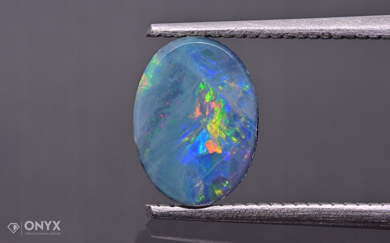 Opal Australská mělká konvexní dublet ovál 8x6 m