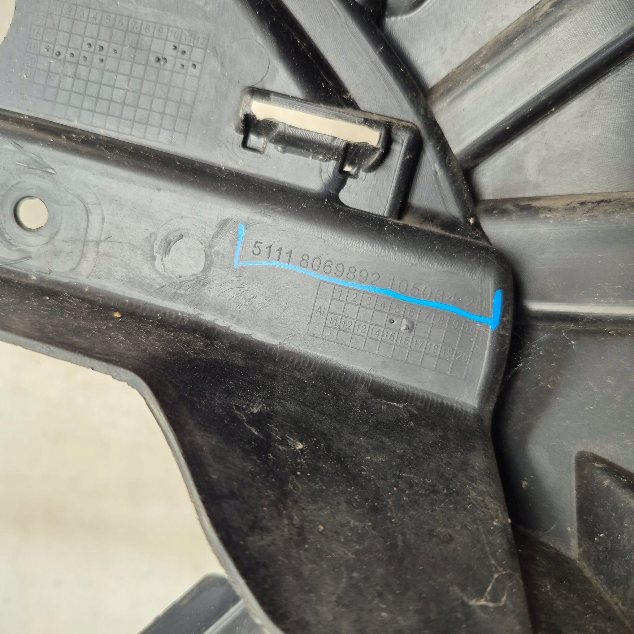 BMW X7 G07 m-packet 18-22 holder support right front front