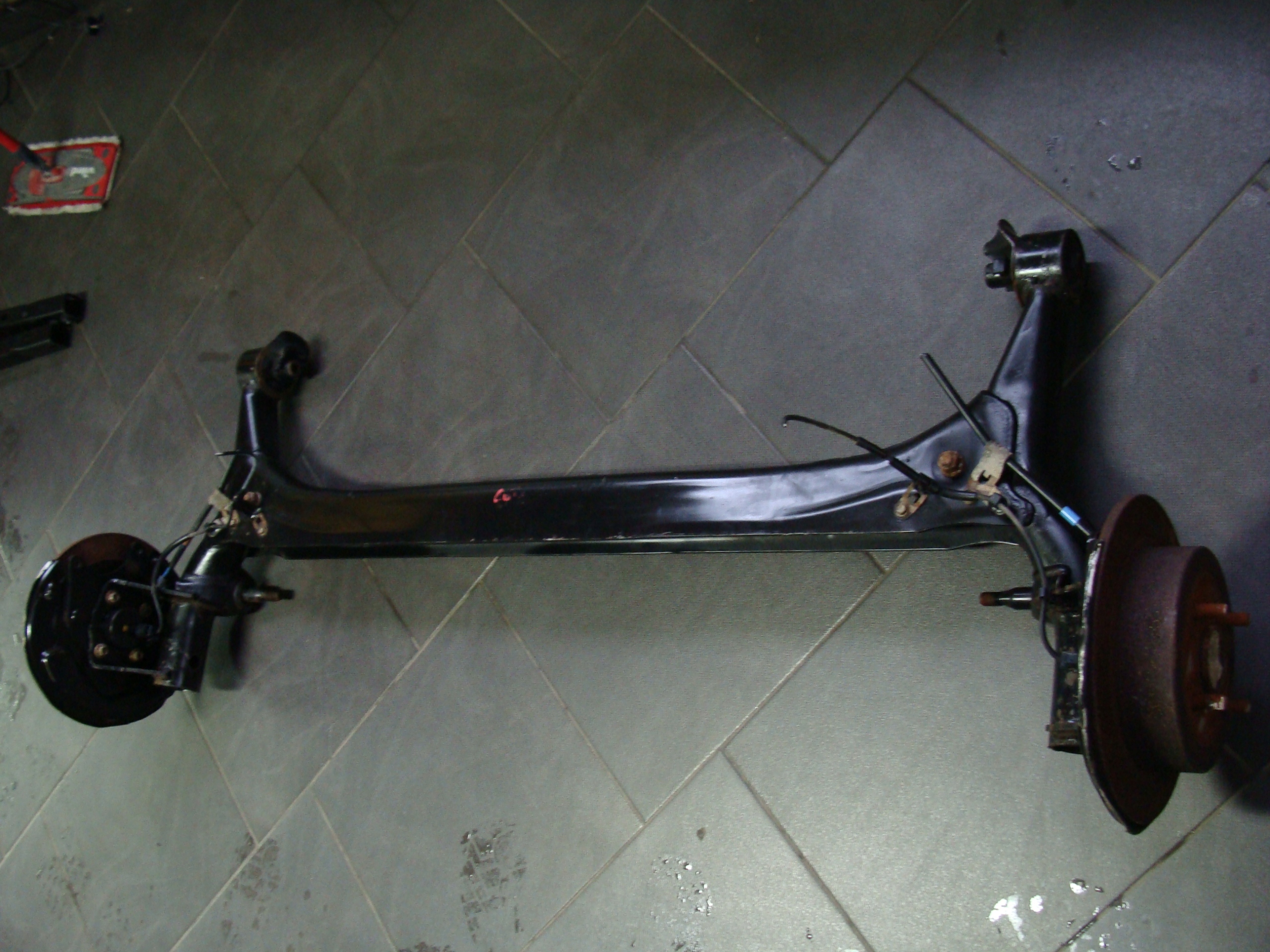 BELKA OŚ TYLNA COROLLA VERSO !!! Producent części Toyota OE