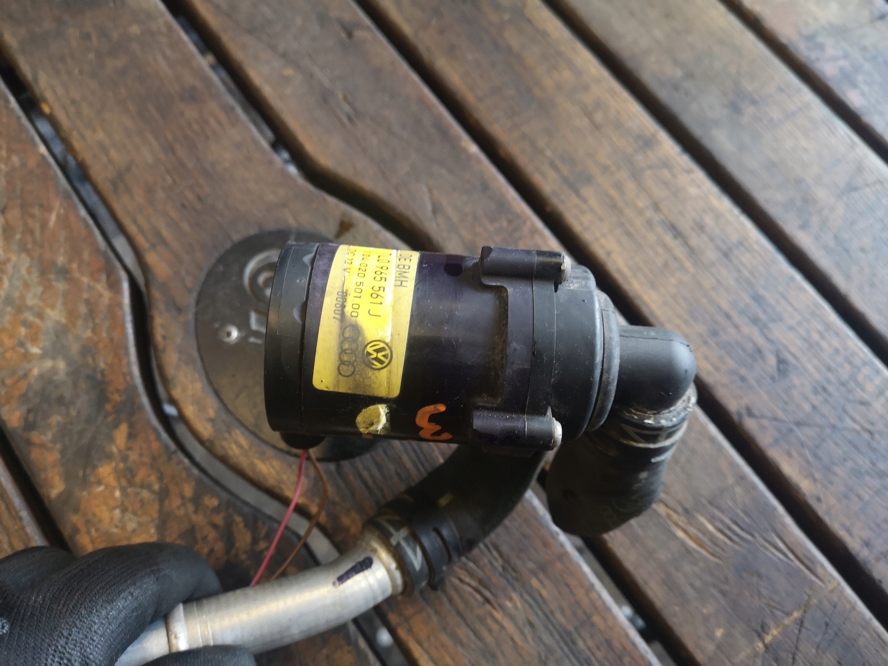 VW AUDI SKODA dodatna pumpa vode 7L0965561J