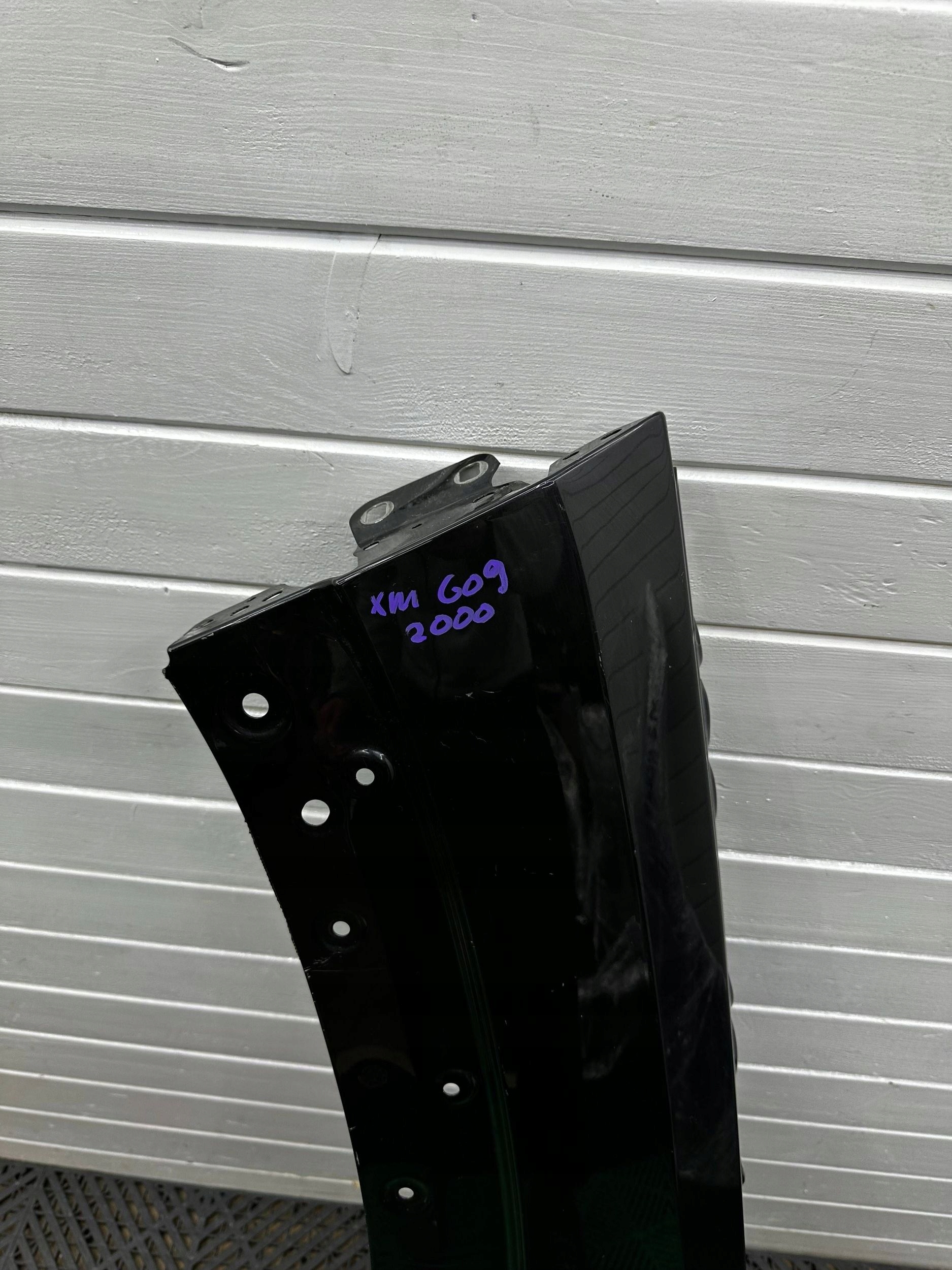fender front side left BMW XM G09