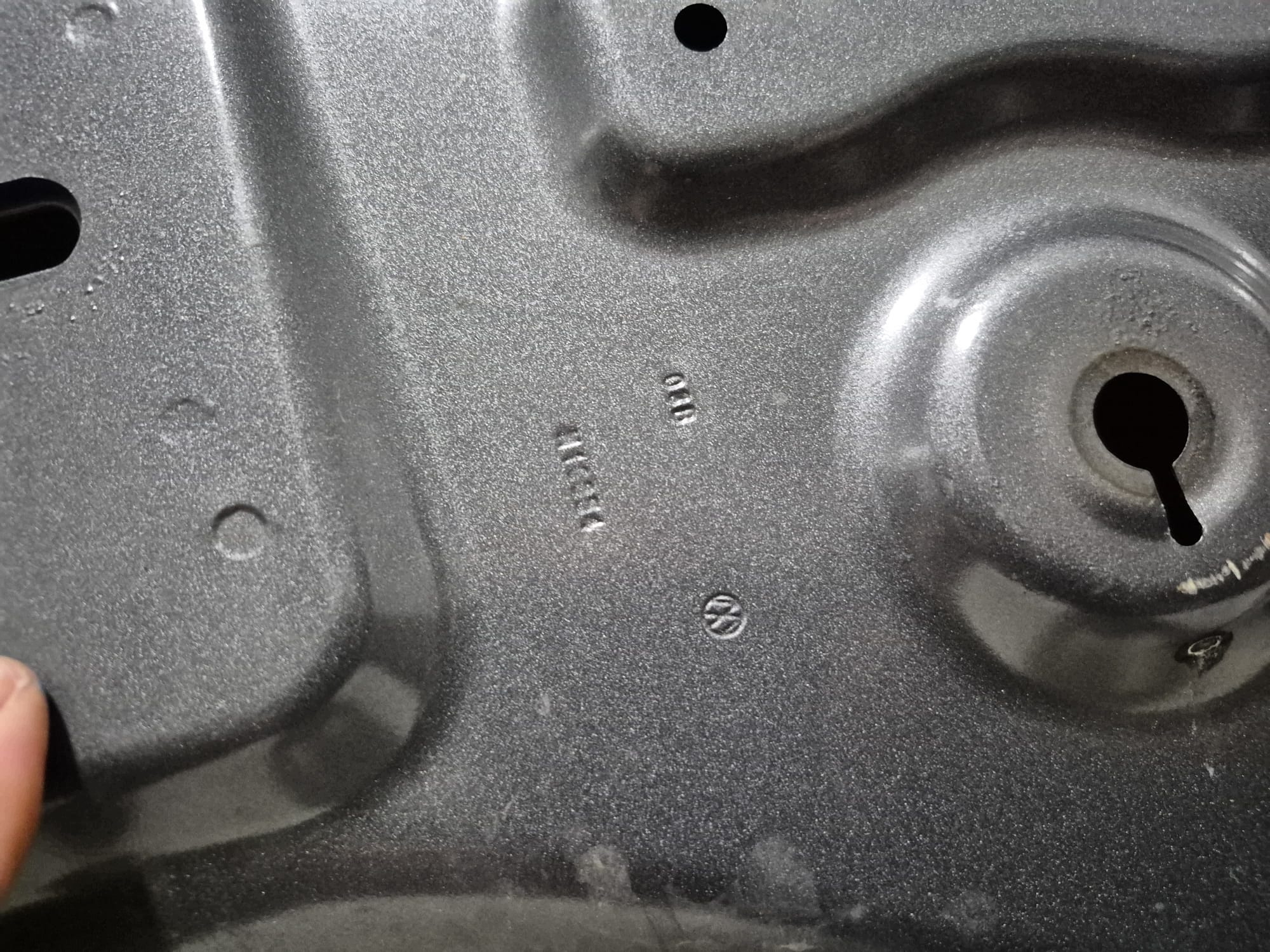 VW AMAROK II 2 2HJ 22- Capot