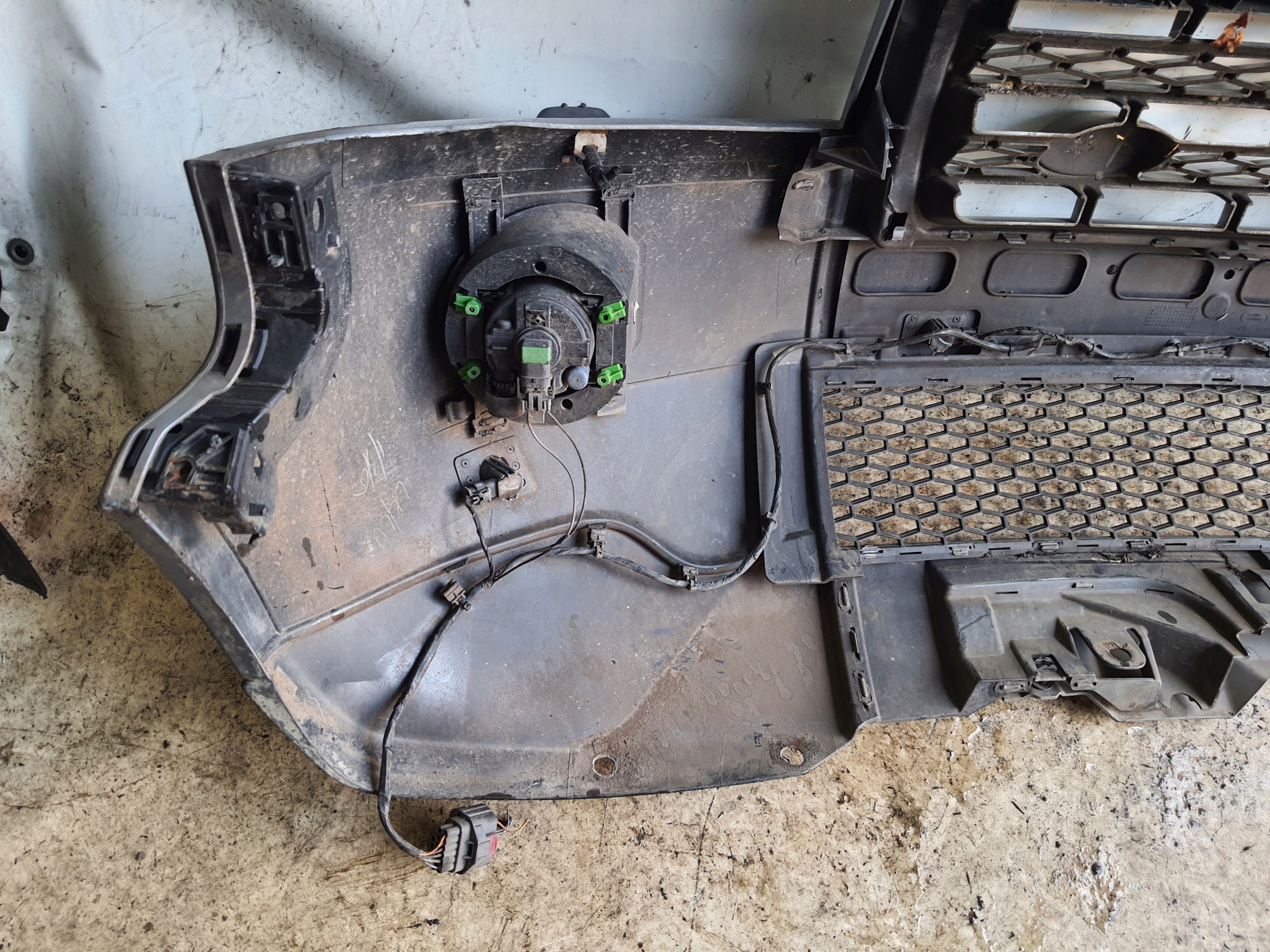 LAND ROVER FREELANDER II 06-11 bumper PDC + XENON