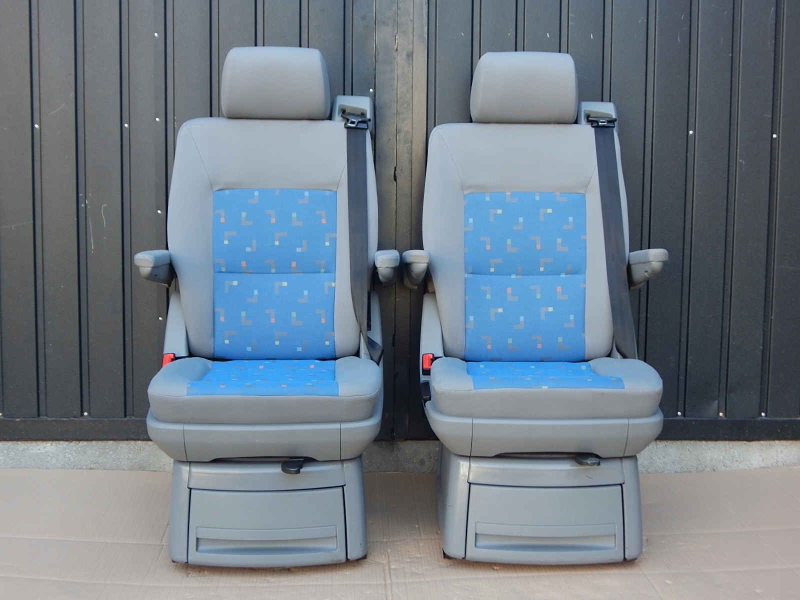 T5 multivan сиденье оборотный сиденье зад lll голубой