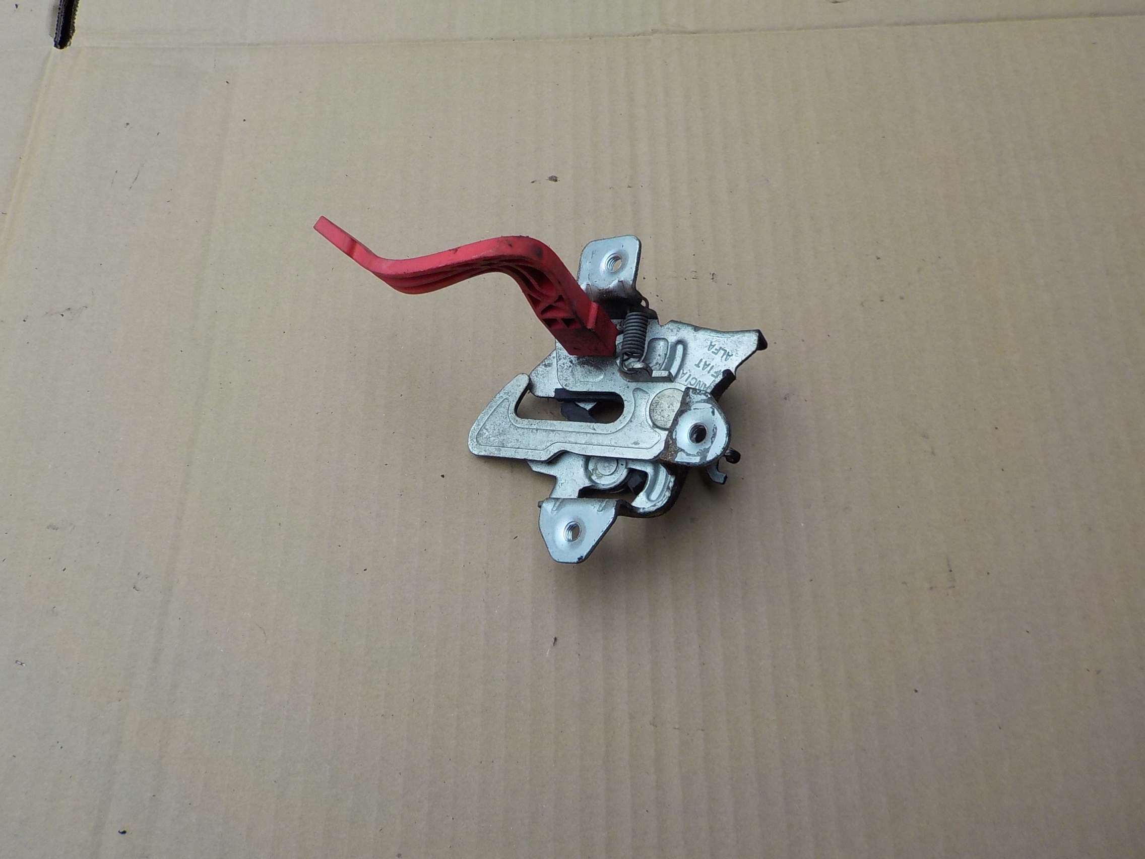 bonnet latch lock fiat 500L 2013r