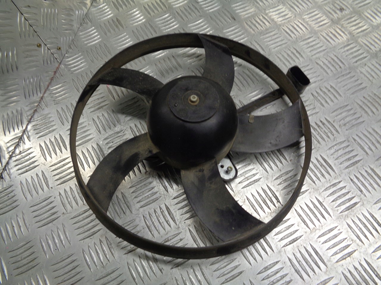 WENTYLATOR CHŁODNICY SKODA FABIA I 1.4 Producent części Skoda OE