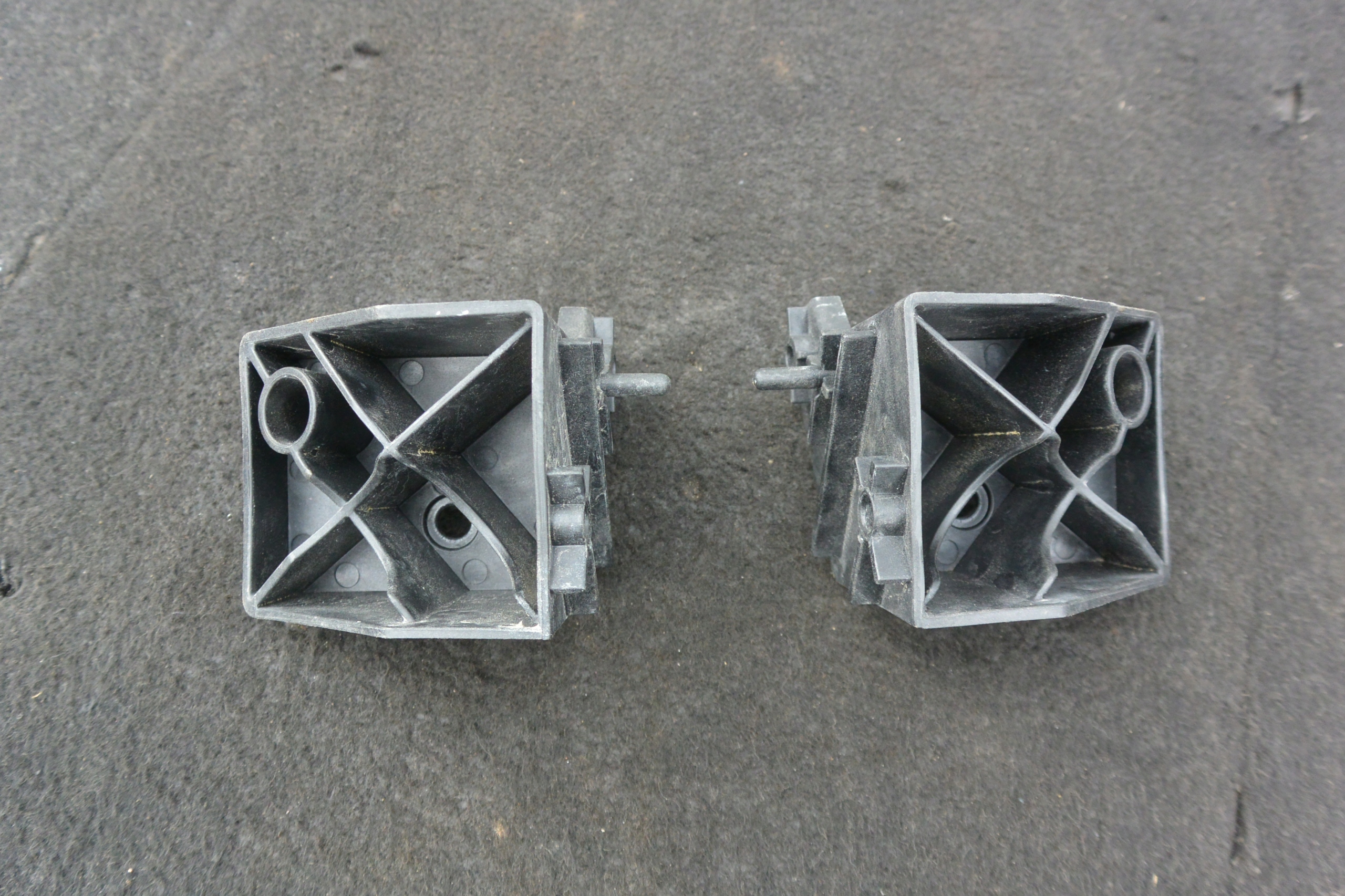bumper bracket rear part right left TESLA MODEL S LIFT