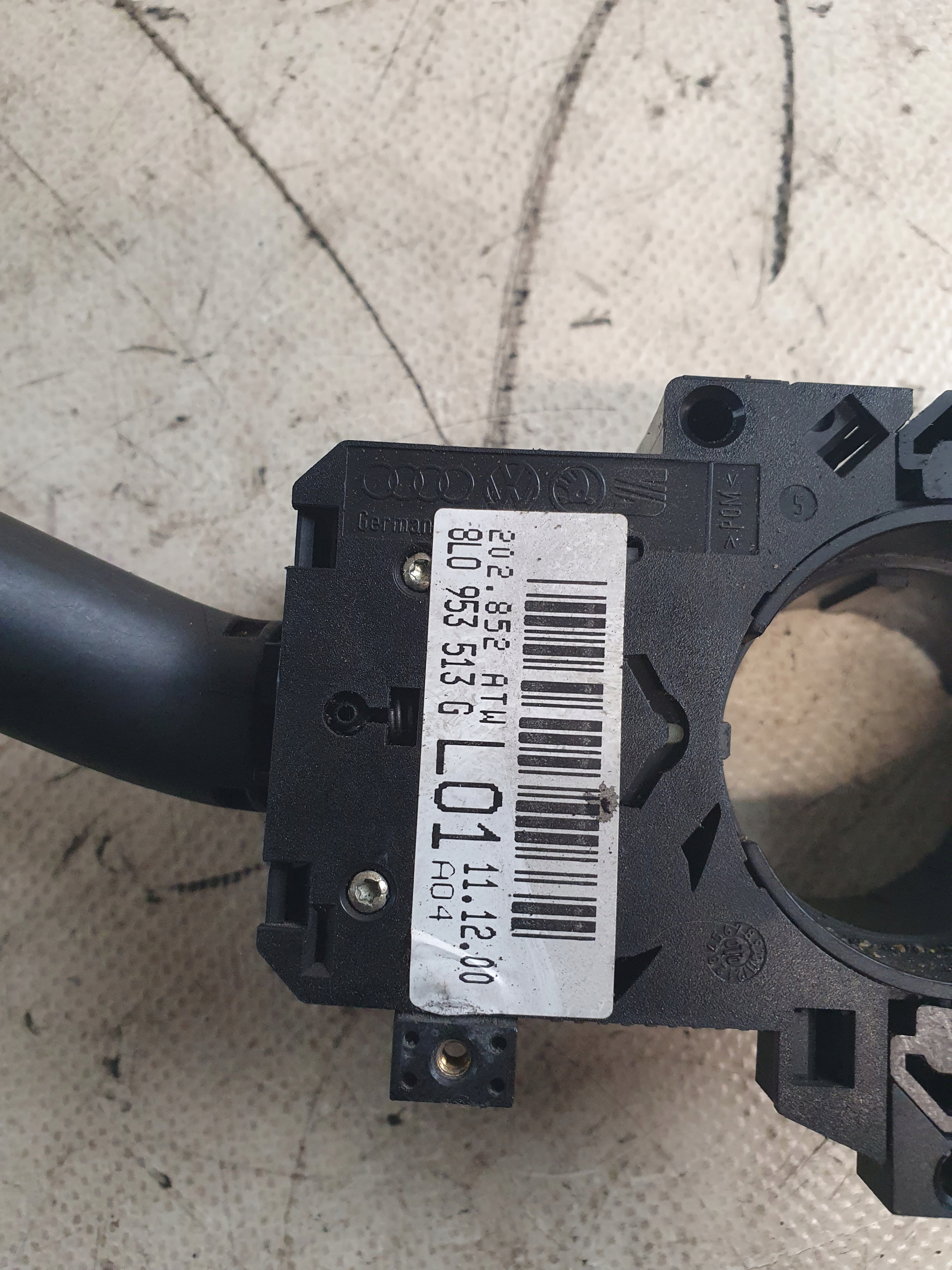 commande levier commodo sous volant SKODA FABIA et 8L0953513G