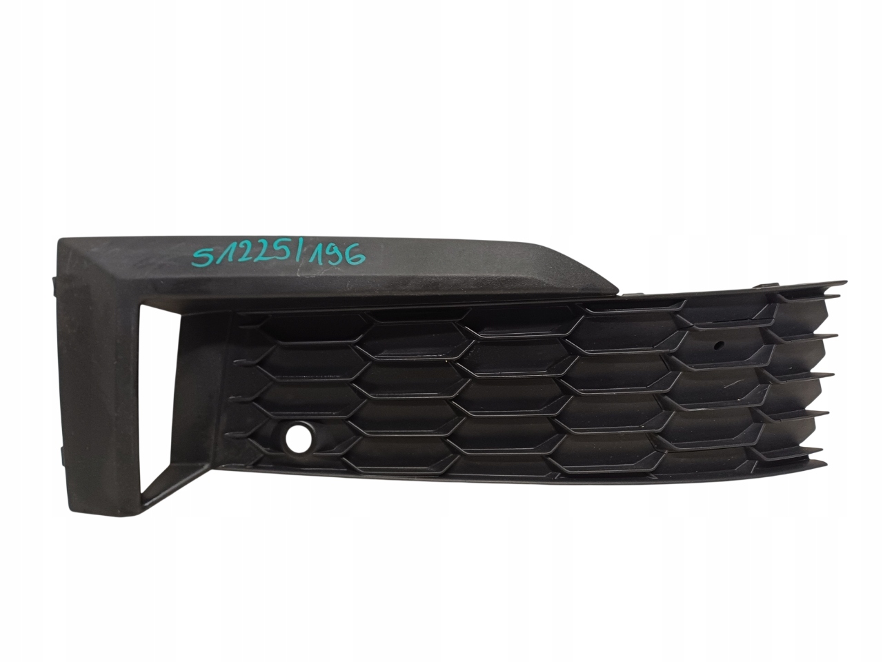 SKODA KODIAQ LIFT 21- KRATKA ZDERZAKA PRAWY PRZÓD 565807368C