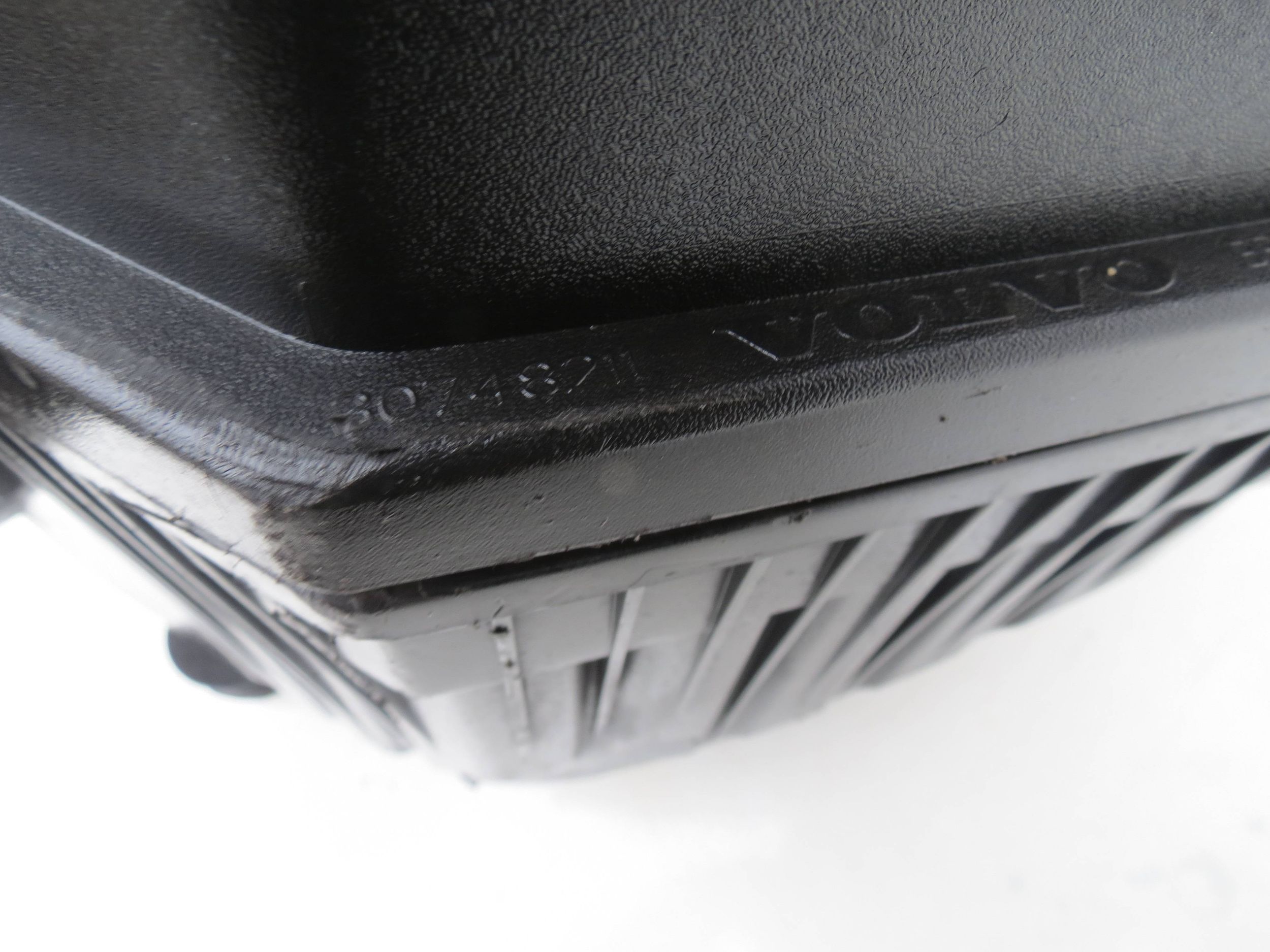 Gehäuse filter luft VOLVO XC90 4.4 V8 30748211