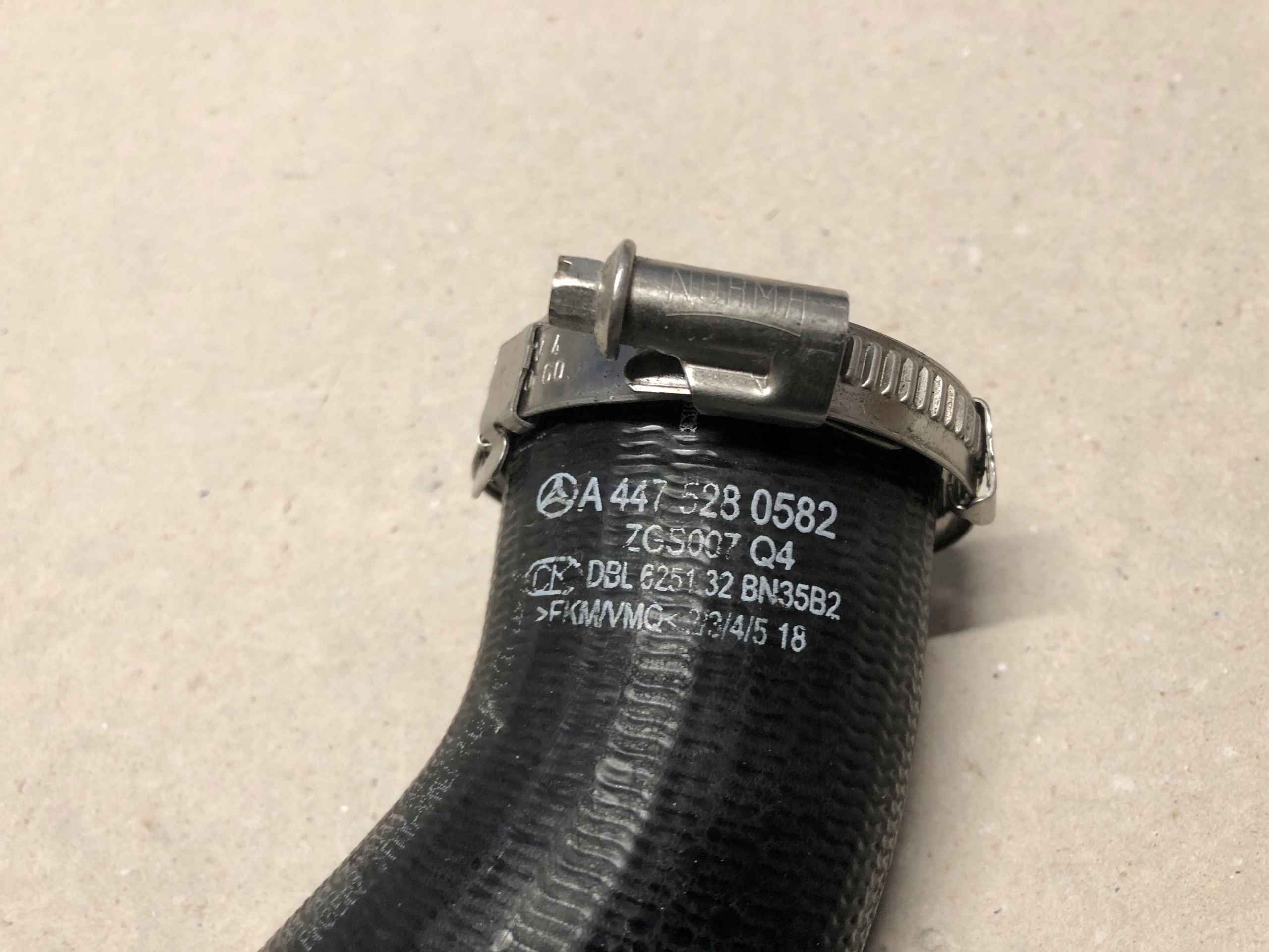 W447 - MERCEDES воздуховод труба 447 A4475280582