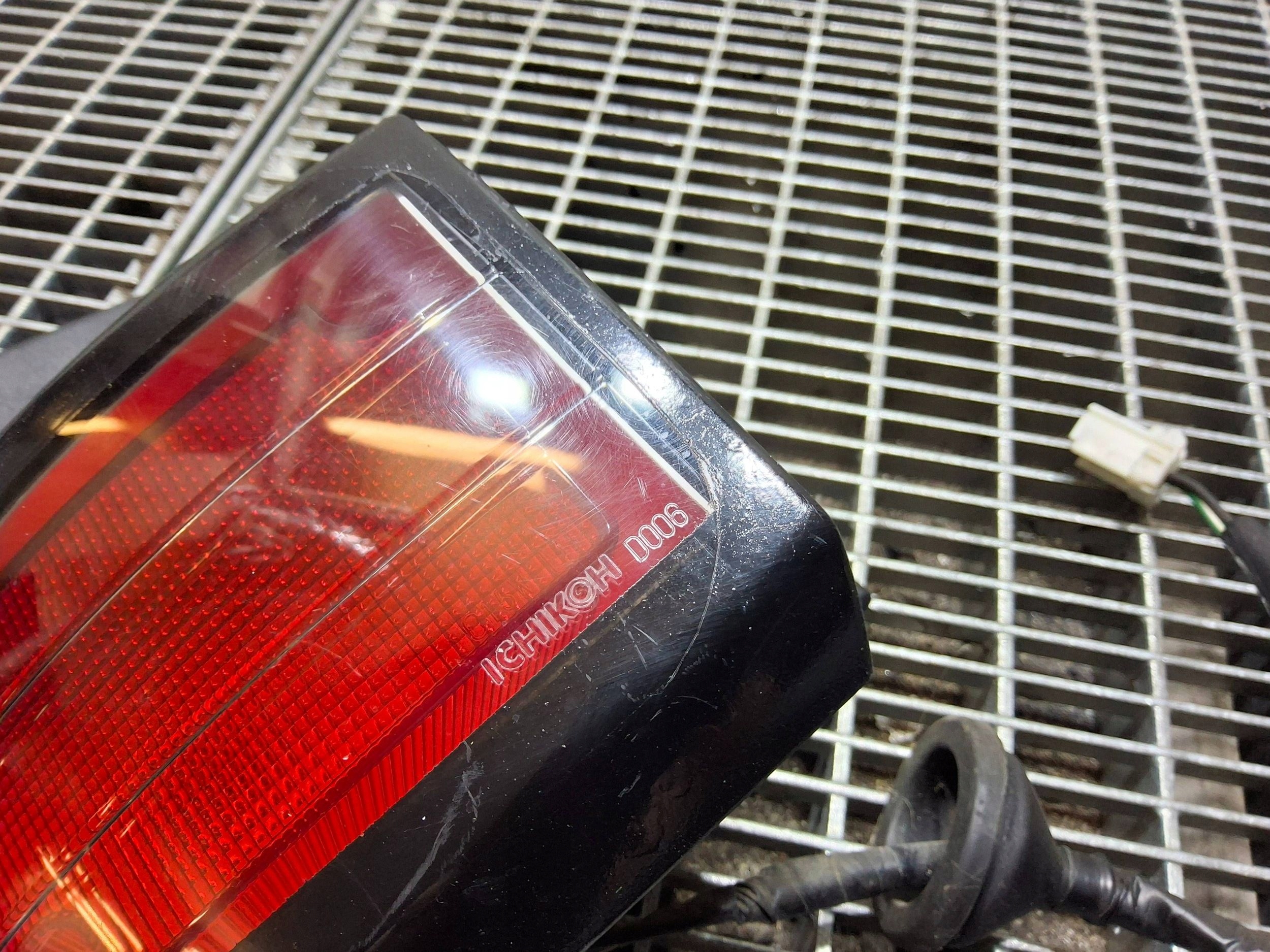 nissan ELGRAND 2004 задний Сторона фонарь левый