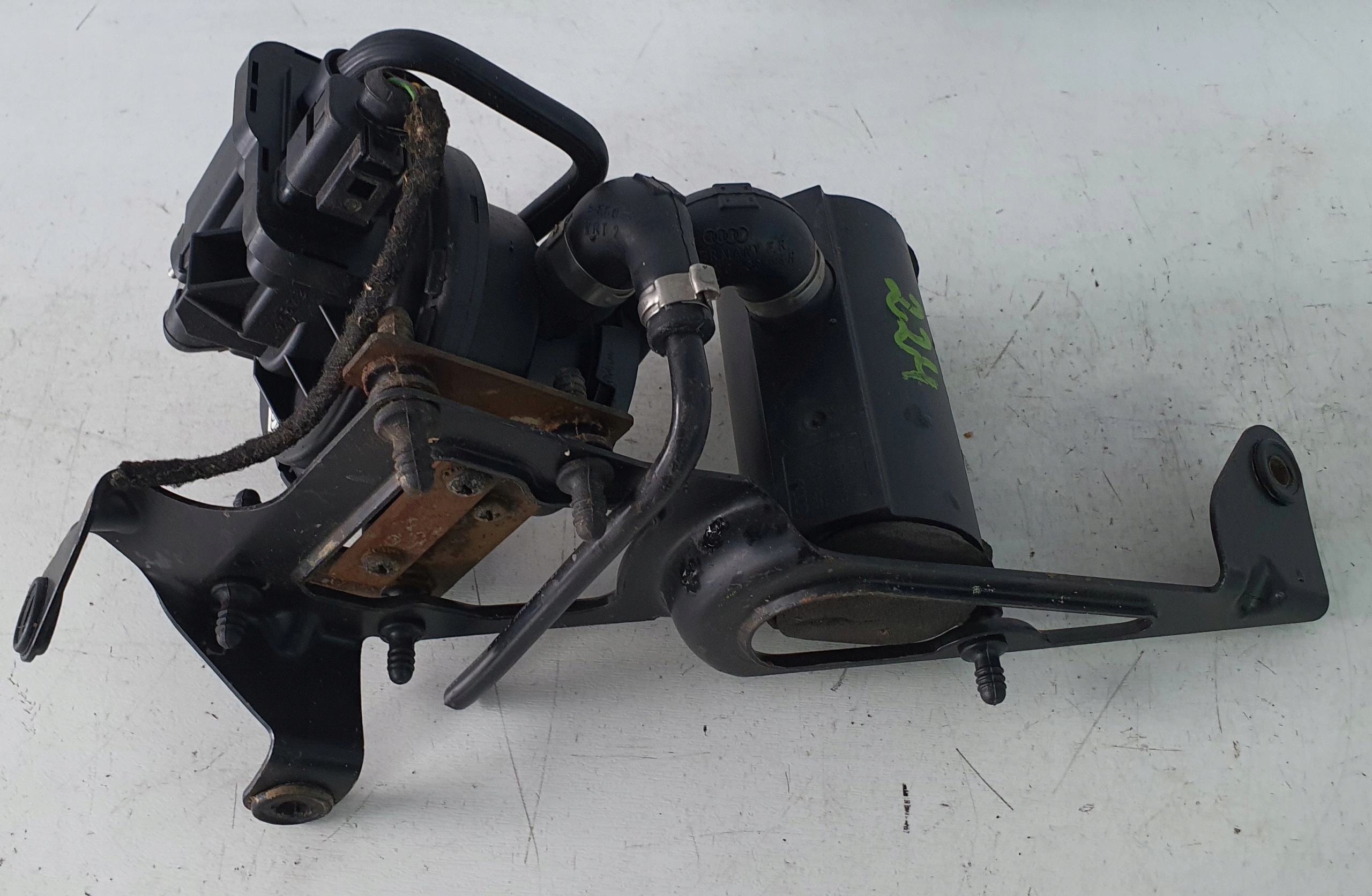 AUDI A8 D3 02-10 feed pump DIAGNOSTYCZNA left original 3B0906271