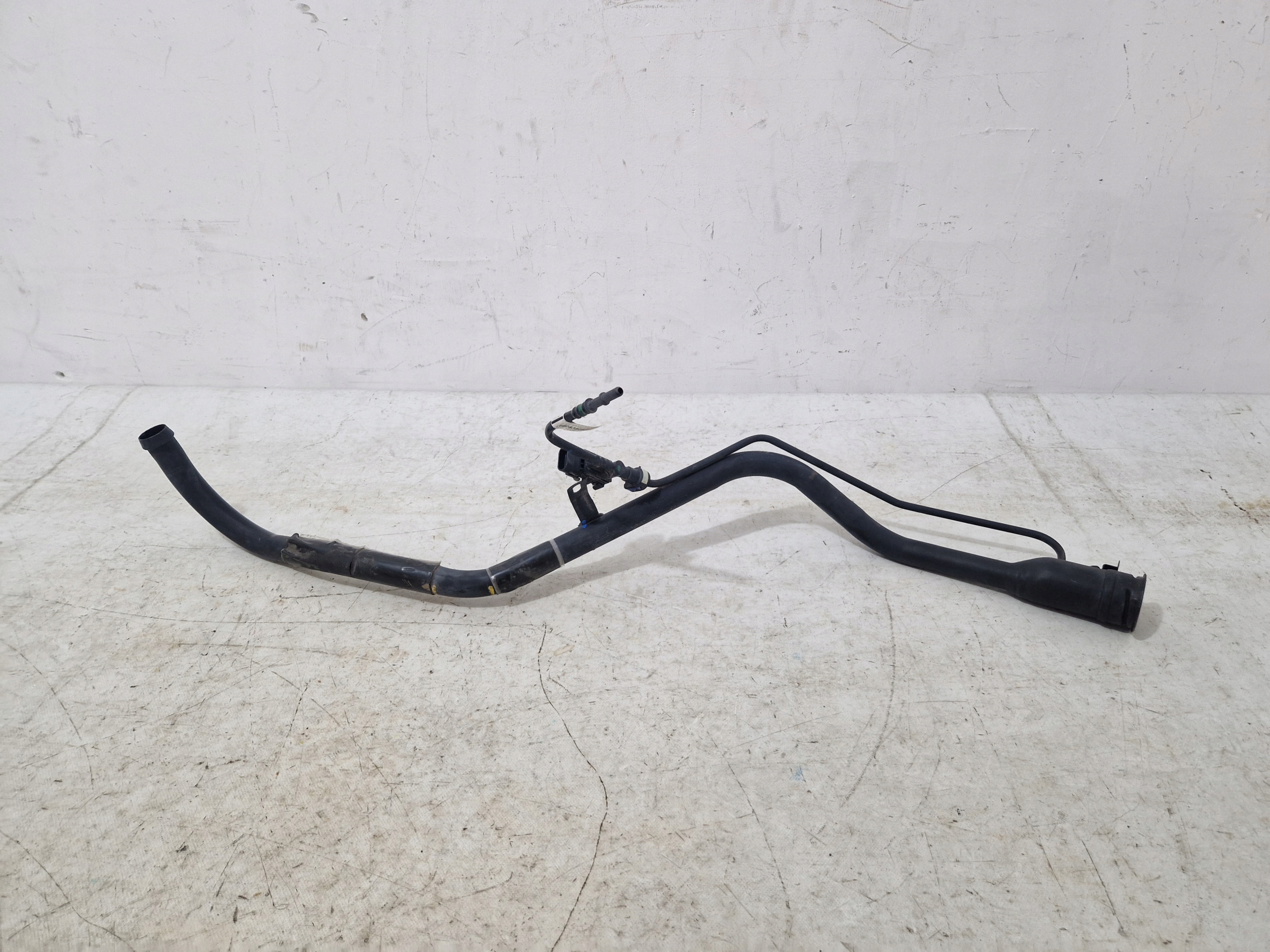 DODGE CHALLENGER 15- rohr Tankklappe 68061727AH