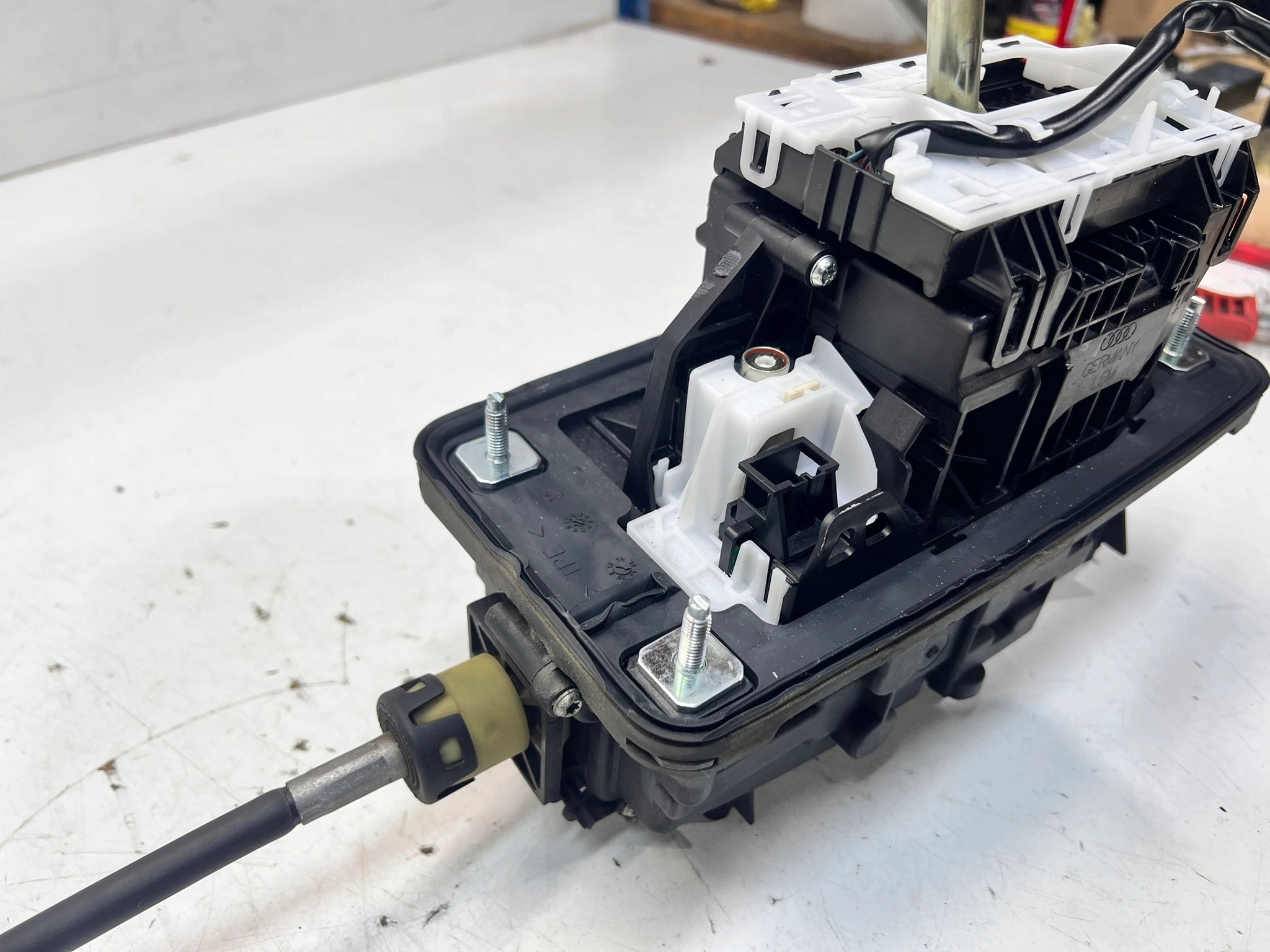 trim changes of the gear AUDI A6 C7 A7 4G1713041AH