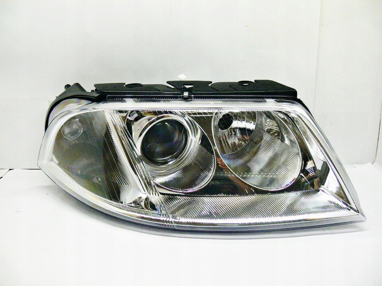 Reflektor przód prawa VW Passat B5 3B 00-05