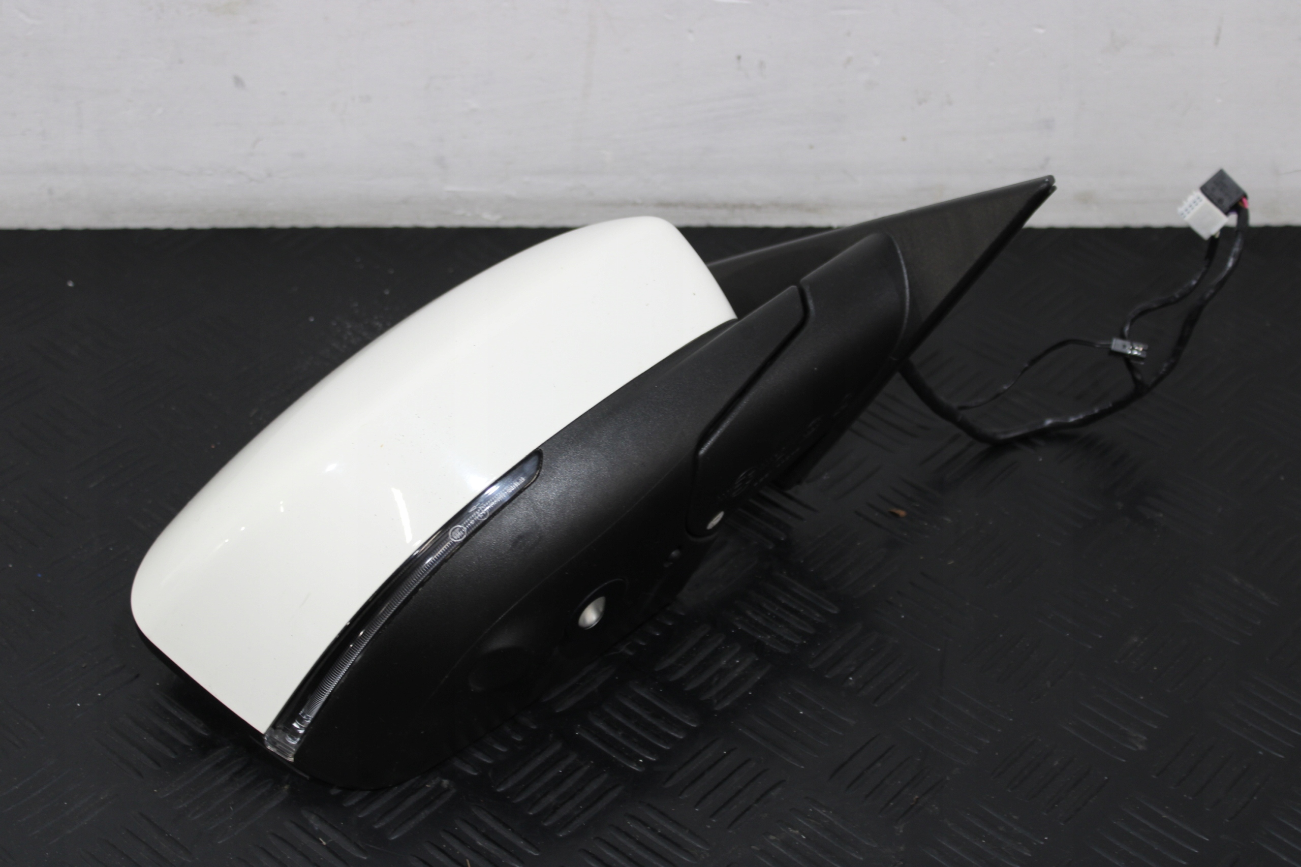 mirror right 19 vertical MASERATI LEVANTE M161