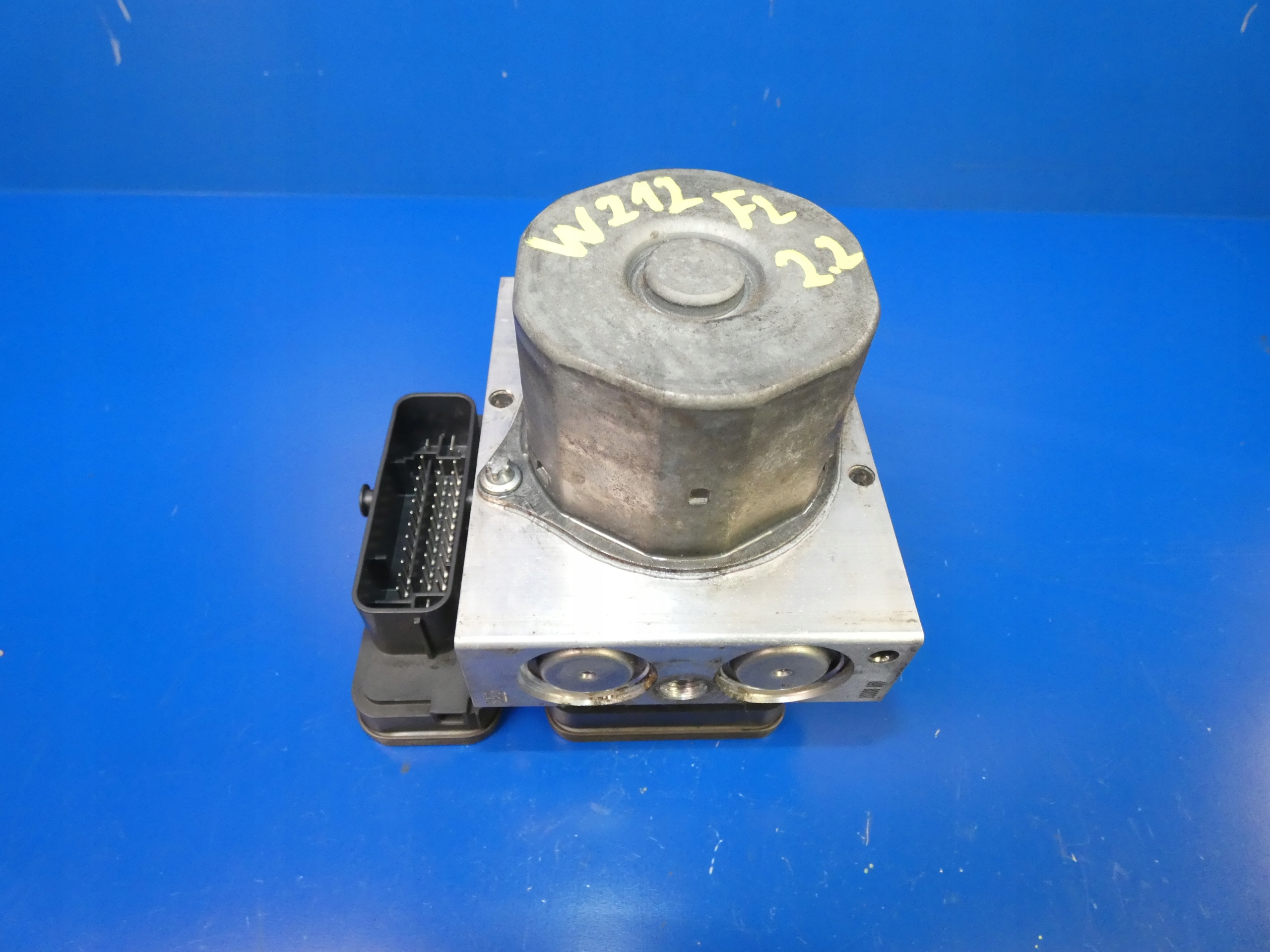 MERCEDES E W212 CLS W218 pump ABS control unit