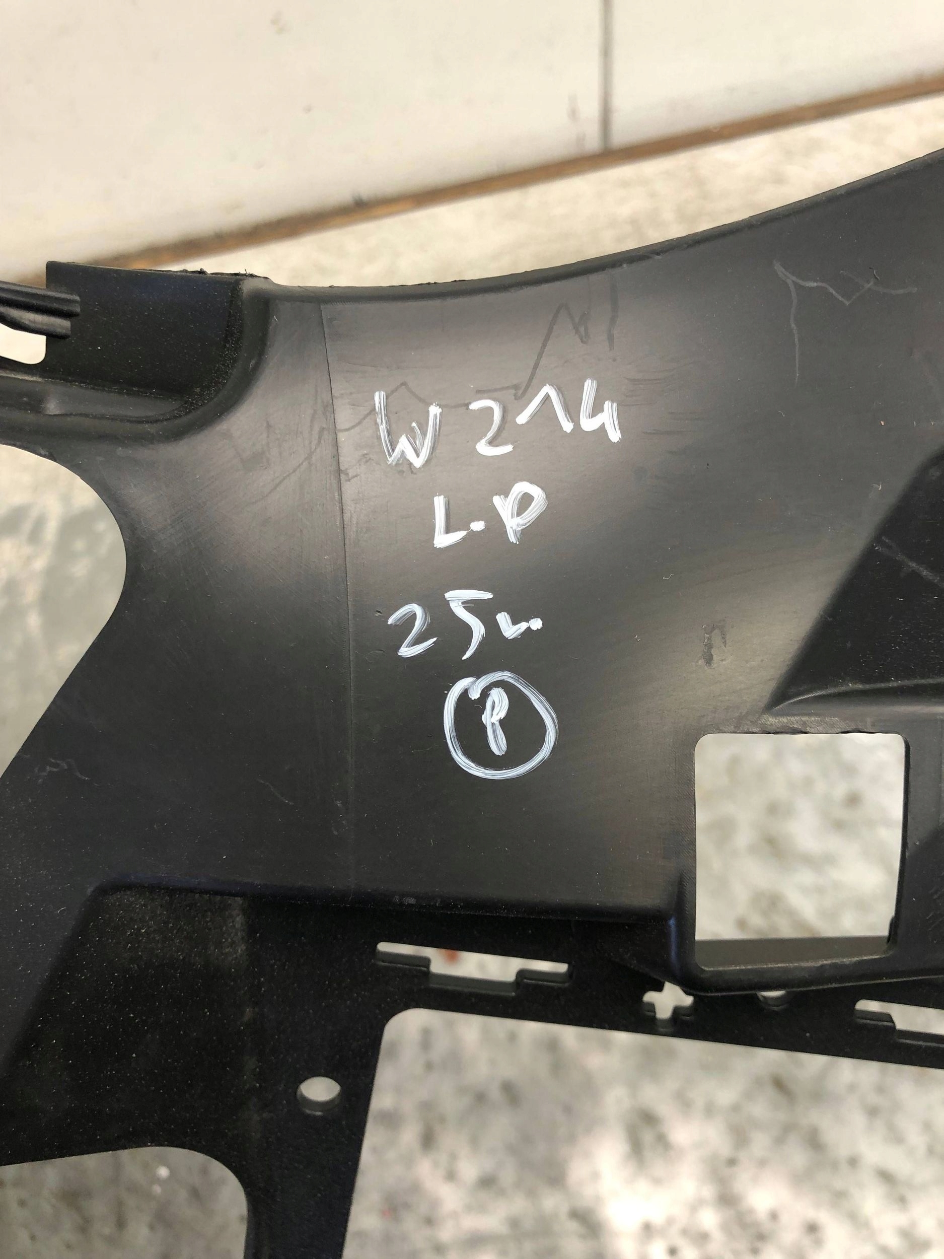 bumper bracket left front MERCEDES W214 A2148850400