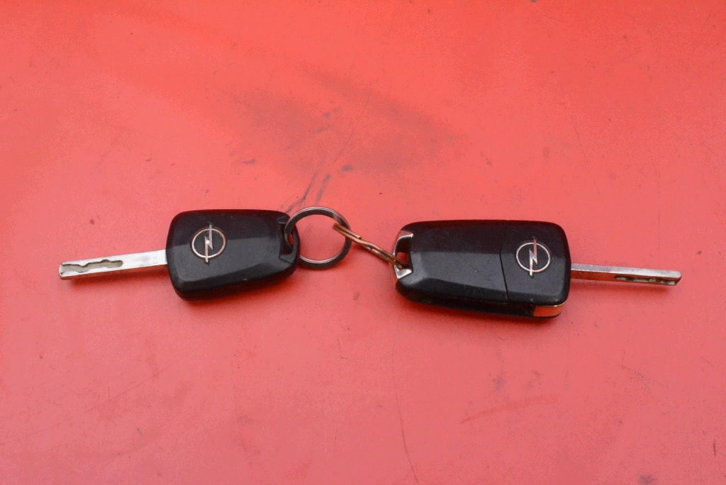 ignition key 2421430 OPEL ASTRA 3 III H 1.7 CDTI 100 KM 04-07