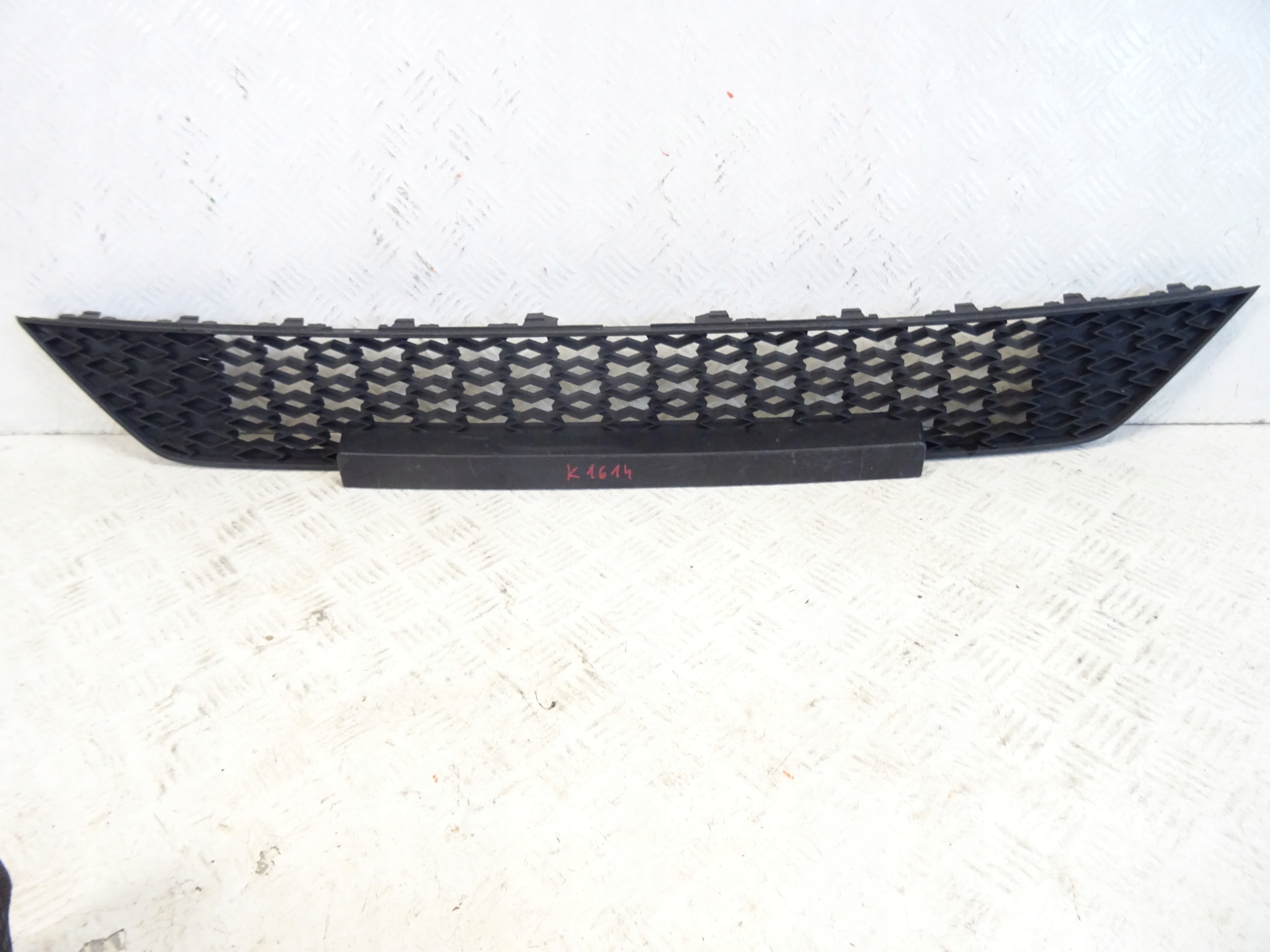 grid of a bumper front front central SKODA OCTAVIA IV RS 5E3853677B