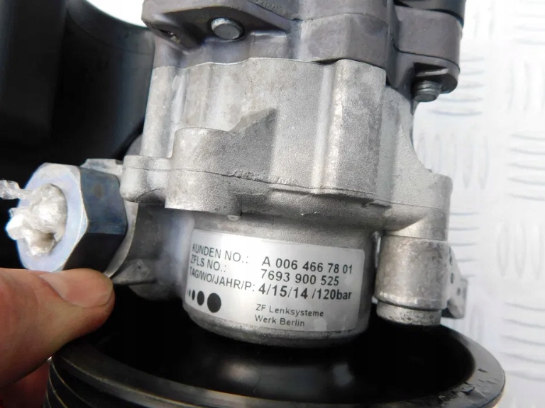 Pompa servosterzo Mercedes Sprinter 906 2.2 CDI OM651 SPRAWNA A0064668701
