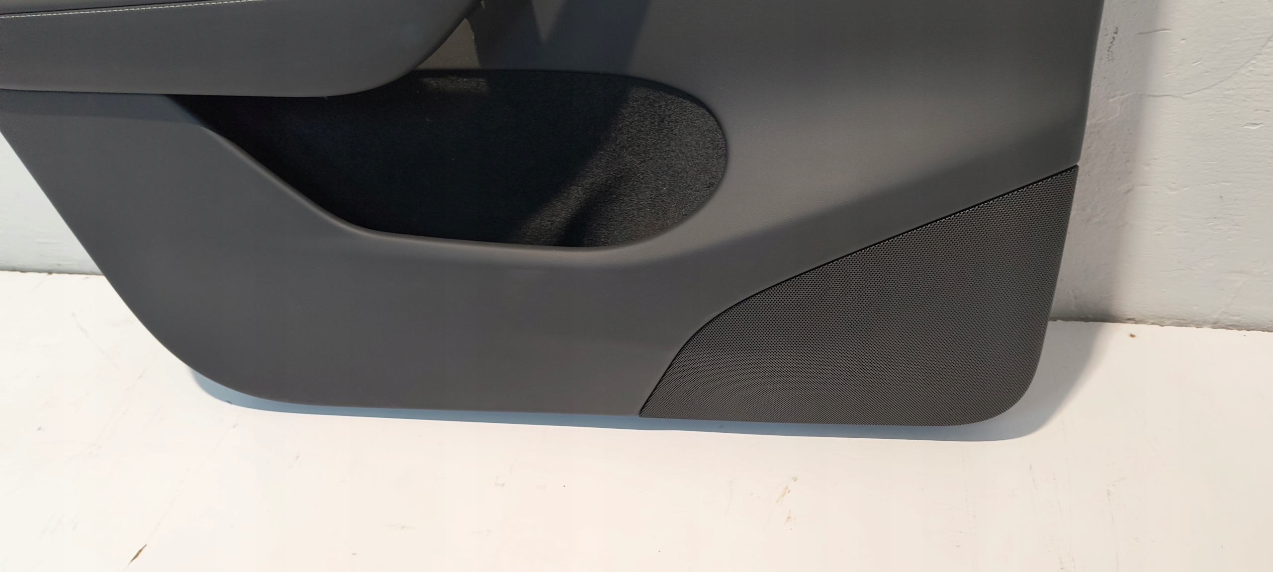 обивка дверные карты передний левый tesla MODEL Y`