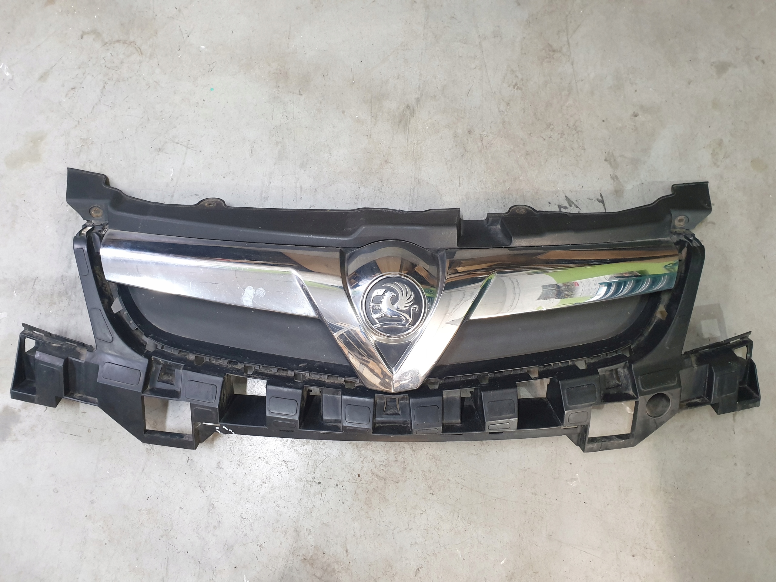 Opel Vectra Kühlergrill FRONTGRILL Kühlergitter 13260028 - Thumbnail 1