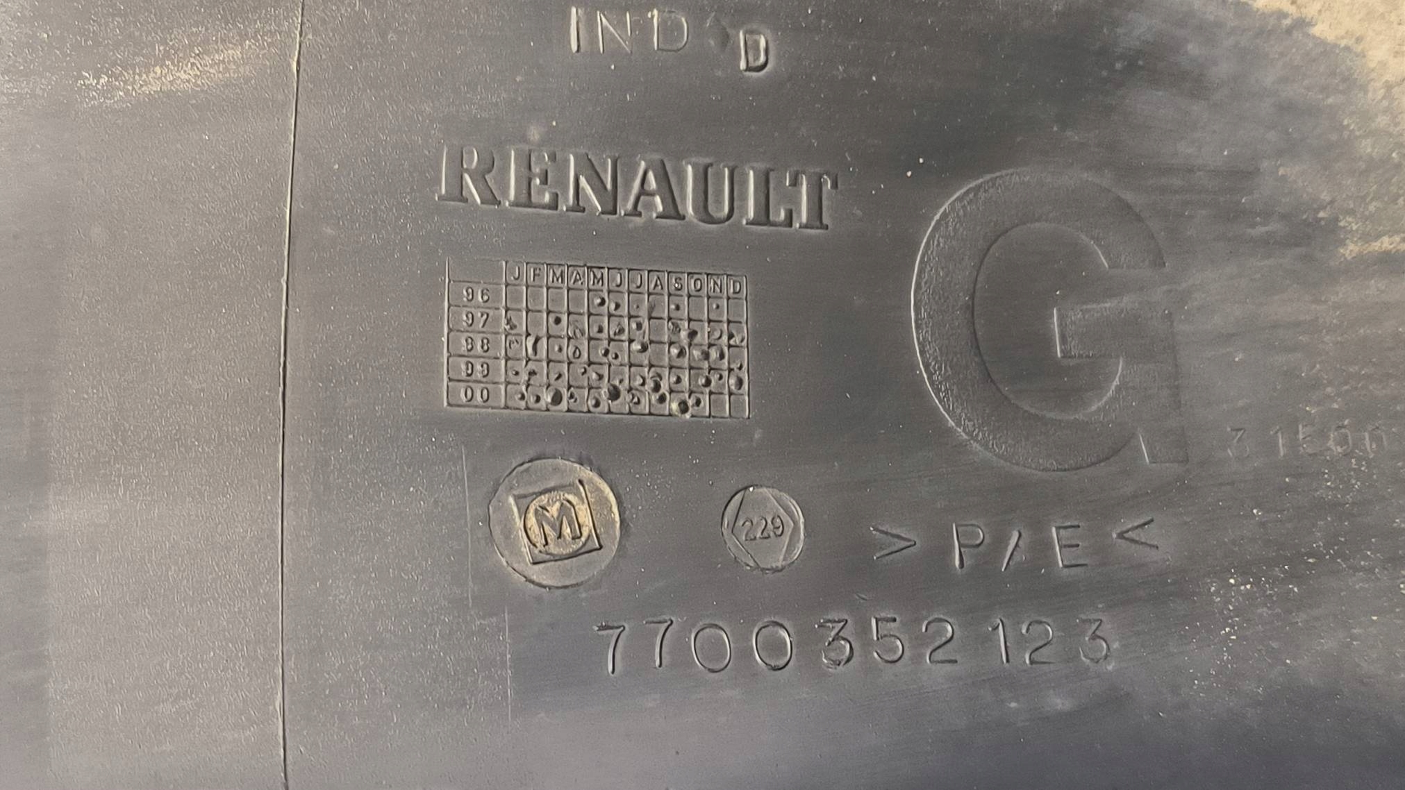 ecke der stoßstange links heck 7700352123 OPEL MOVANO A
