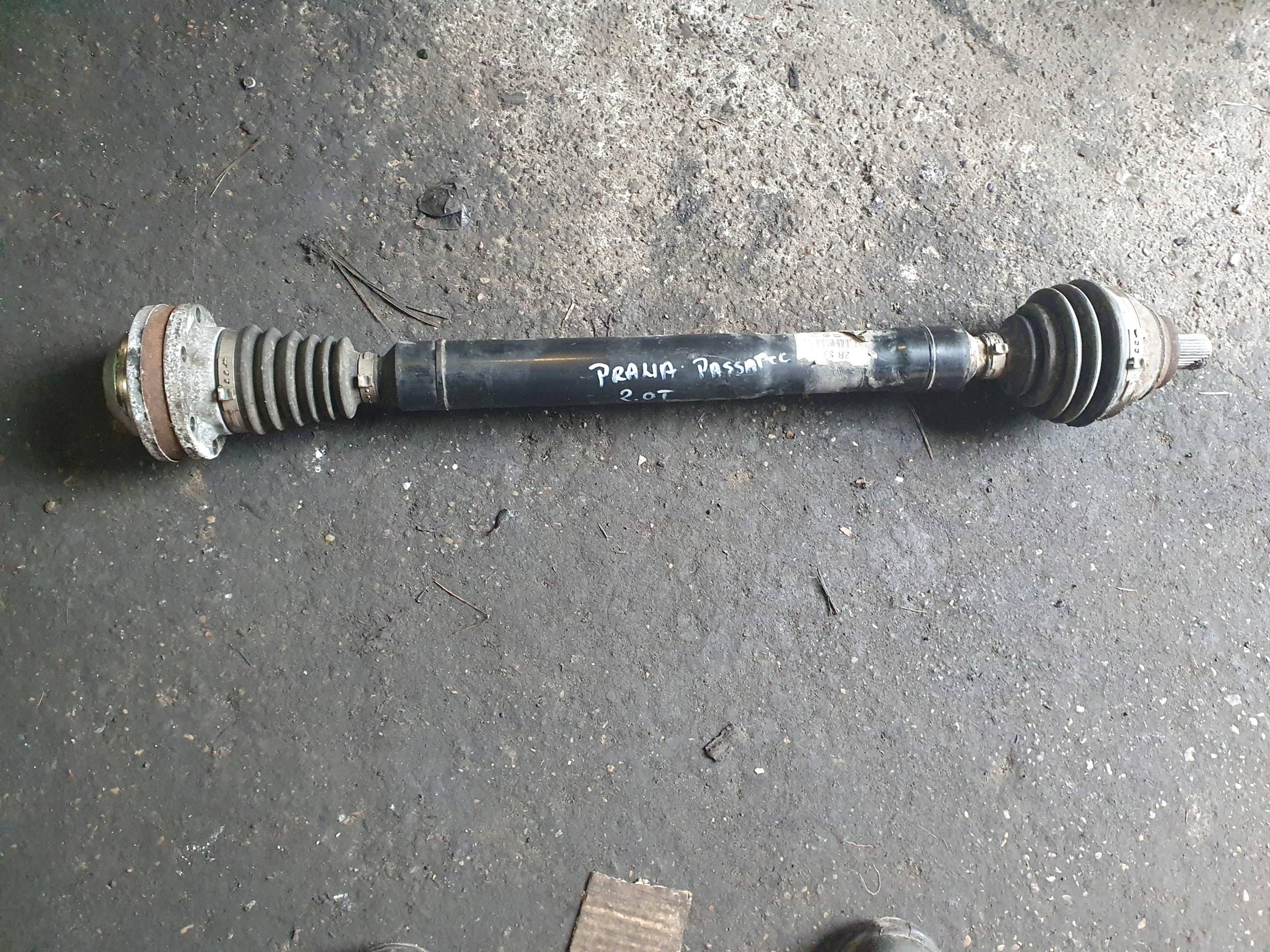 Полуось правый VW Passat CC 2.0 TSI