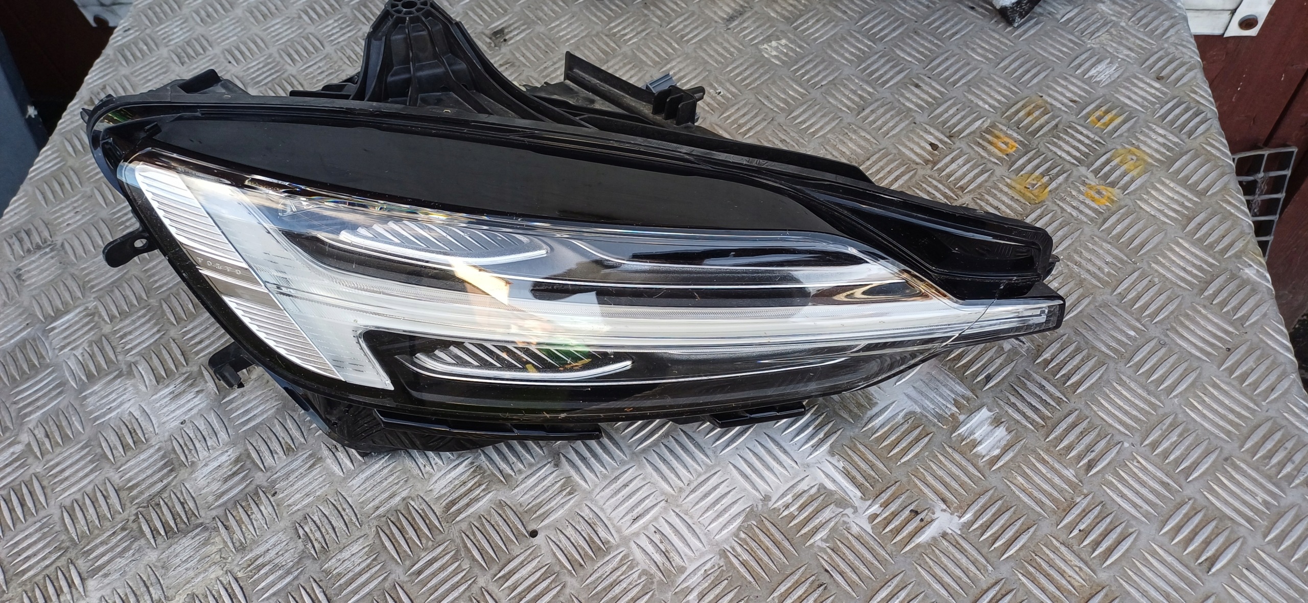 light VOLVO C60 S60 V60 III FULL LED REFLEKTOR right 32347005 2023R
