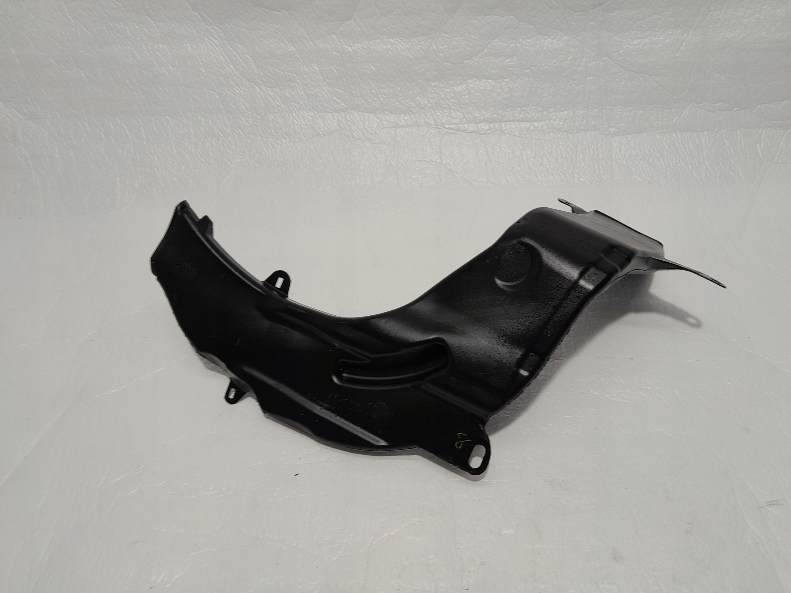 BMW X3 G01 LCI drain air left front 7398047