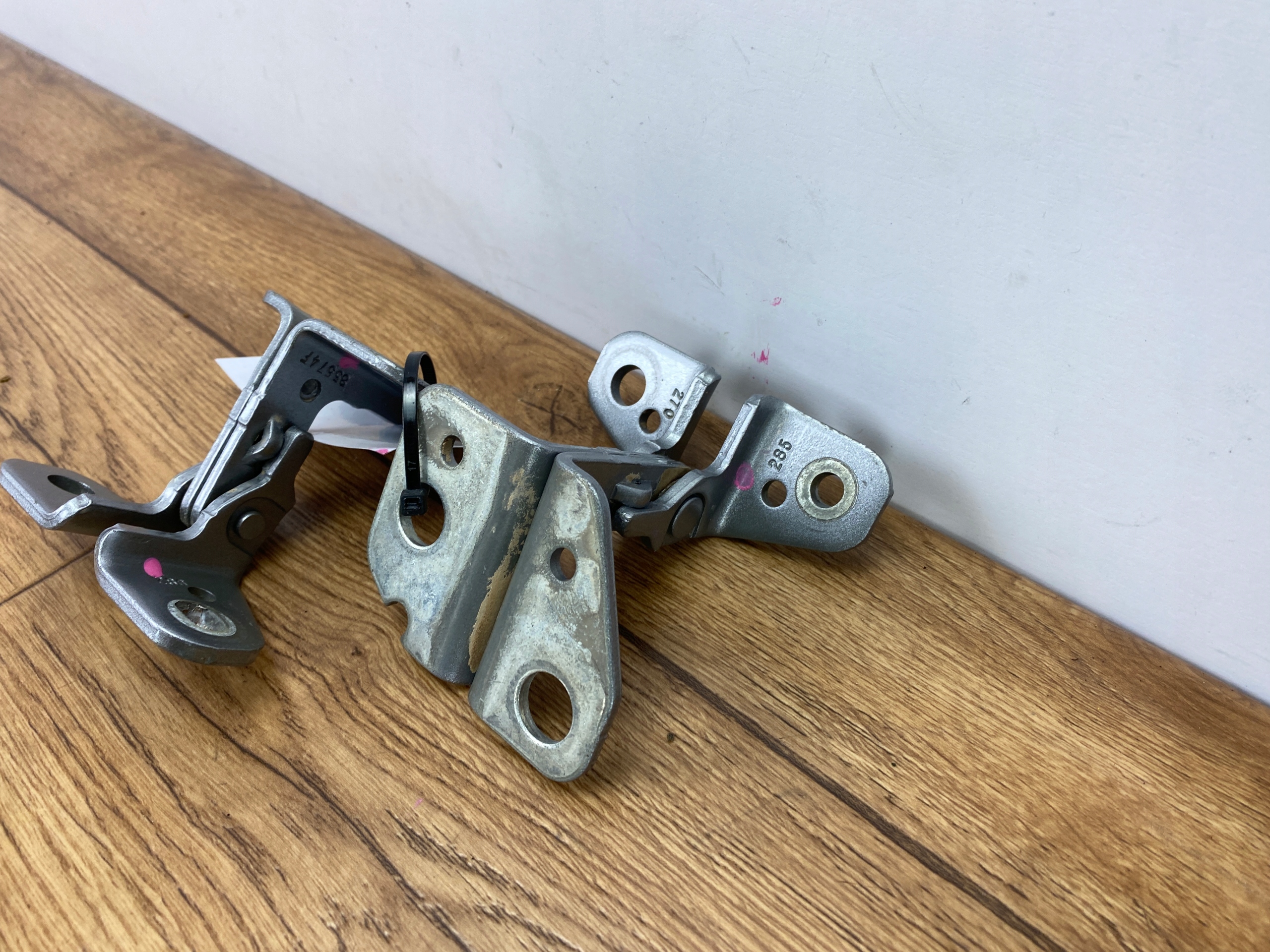 hinges hinge door left rear part CrewCab Dodge Ram 1500 2019+