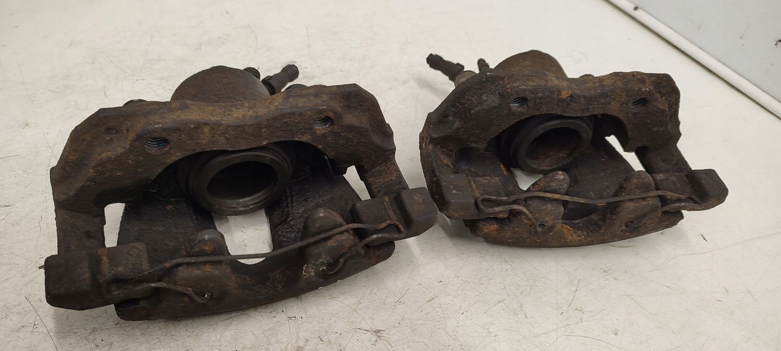 caliper front front right left Ford Focus MK3 1,6 TDCI
