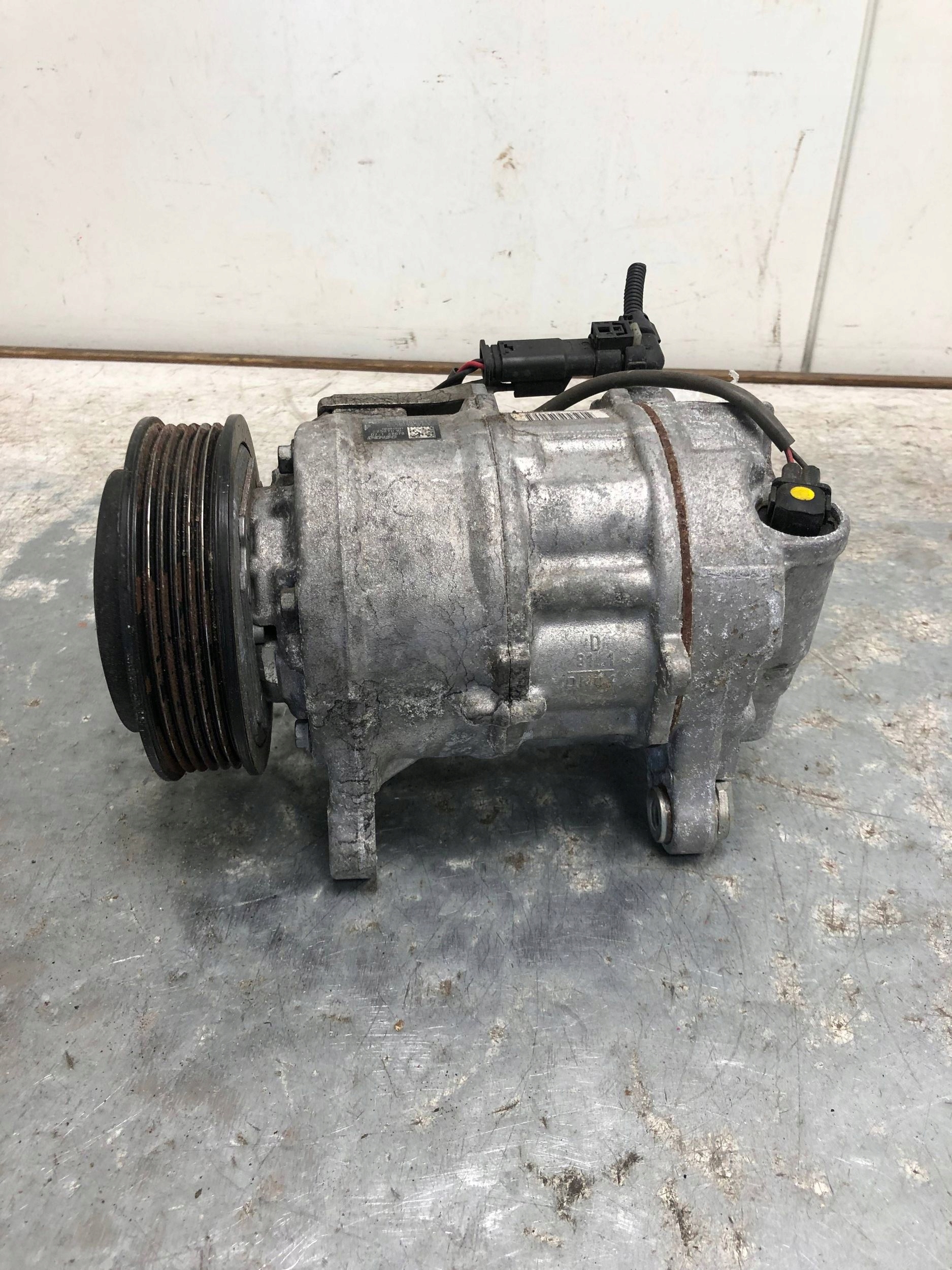 compressor compressor; of the air conditioning BMW F20 9299328