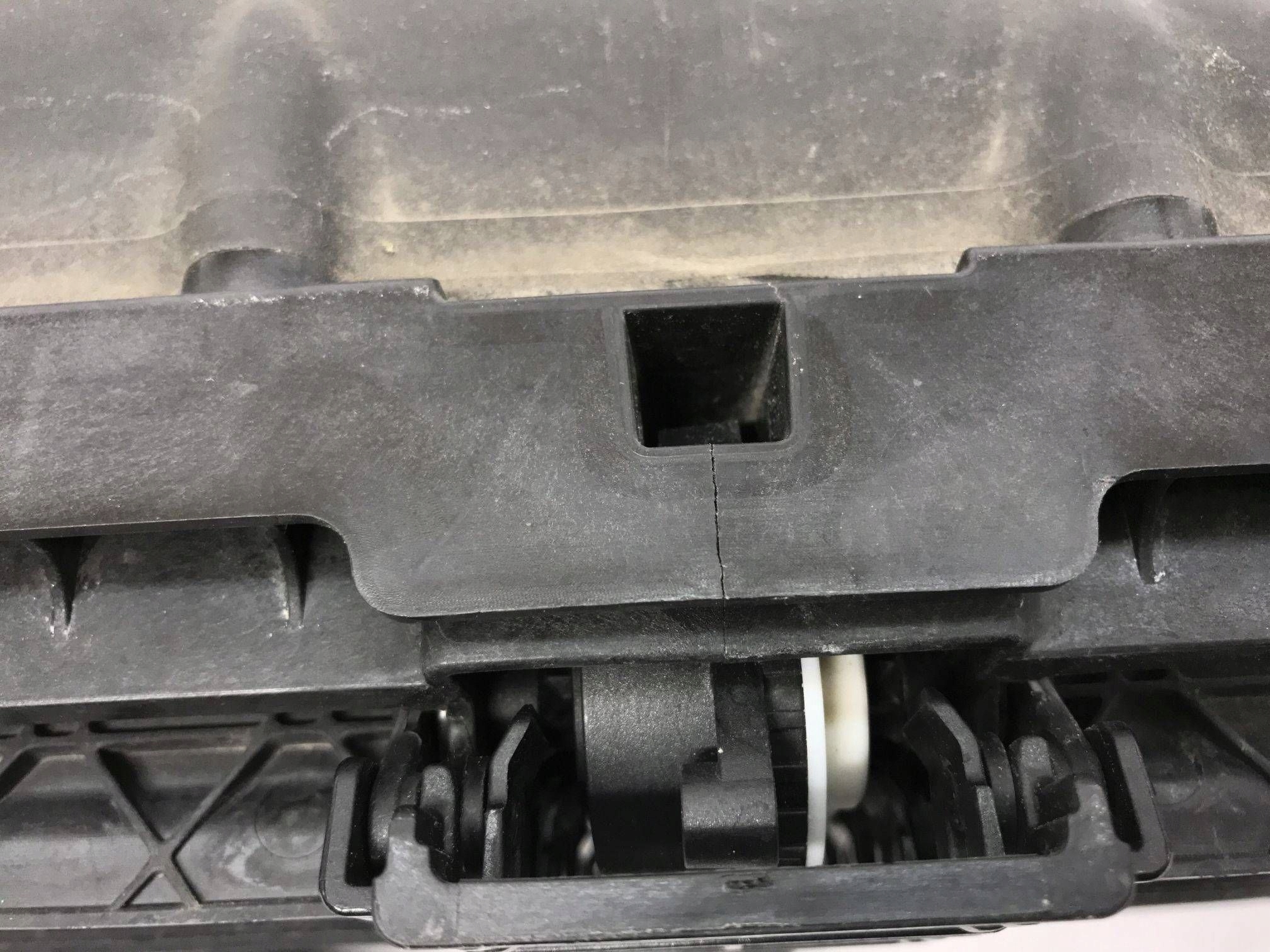 канал впуска воздушный радиатора Dodge RAM 13- 52110441