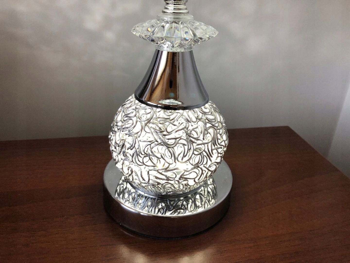 Lampka NOCNA 37cm LED Podświetlana stopa PREZENT Kolor odcienie szarości i srebra