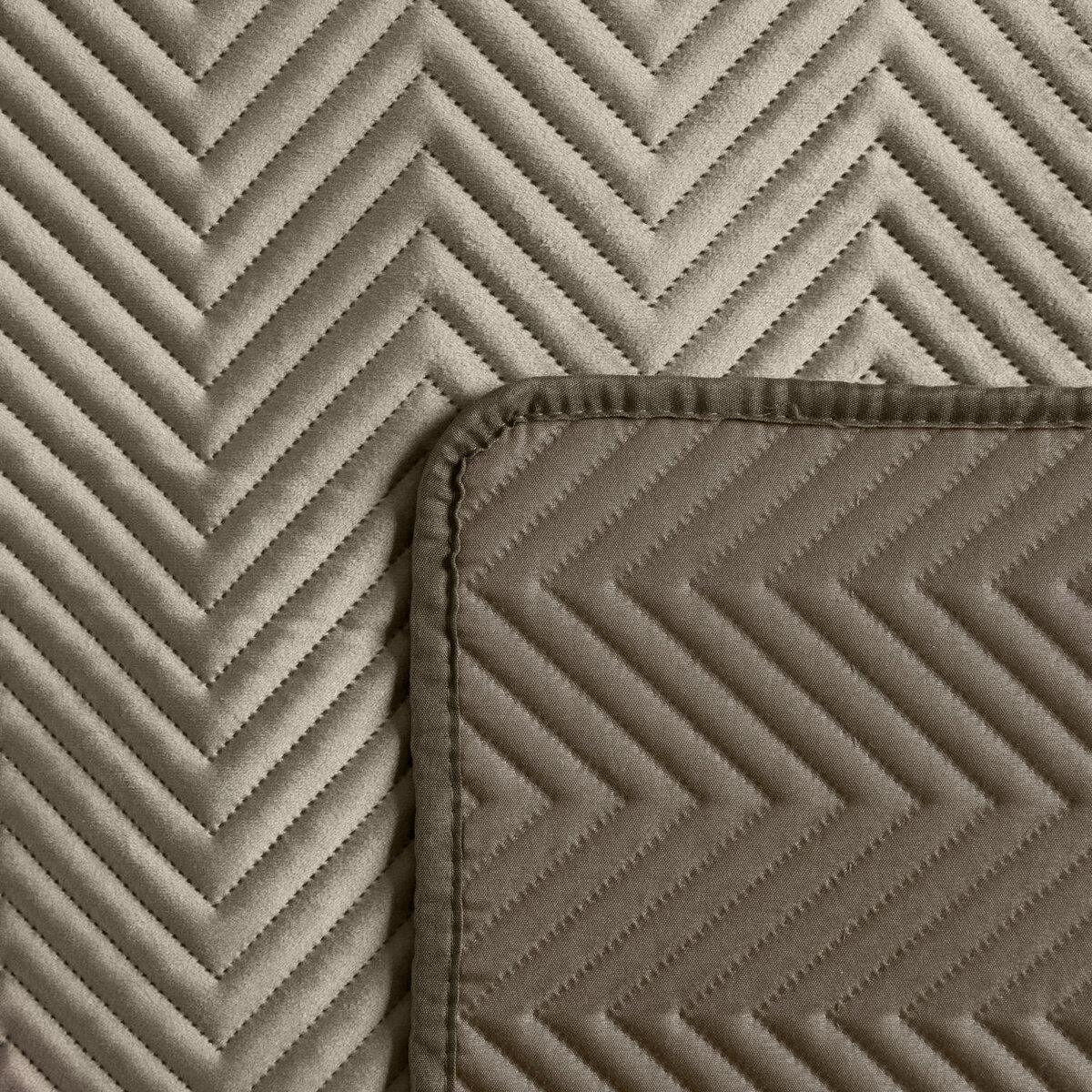 NARZUTA NA FOTEL BRĄZOWA 70X160 EUROFIRANY Kod producenta 434612