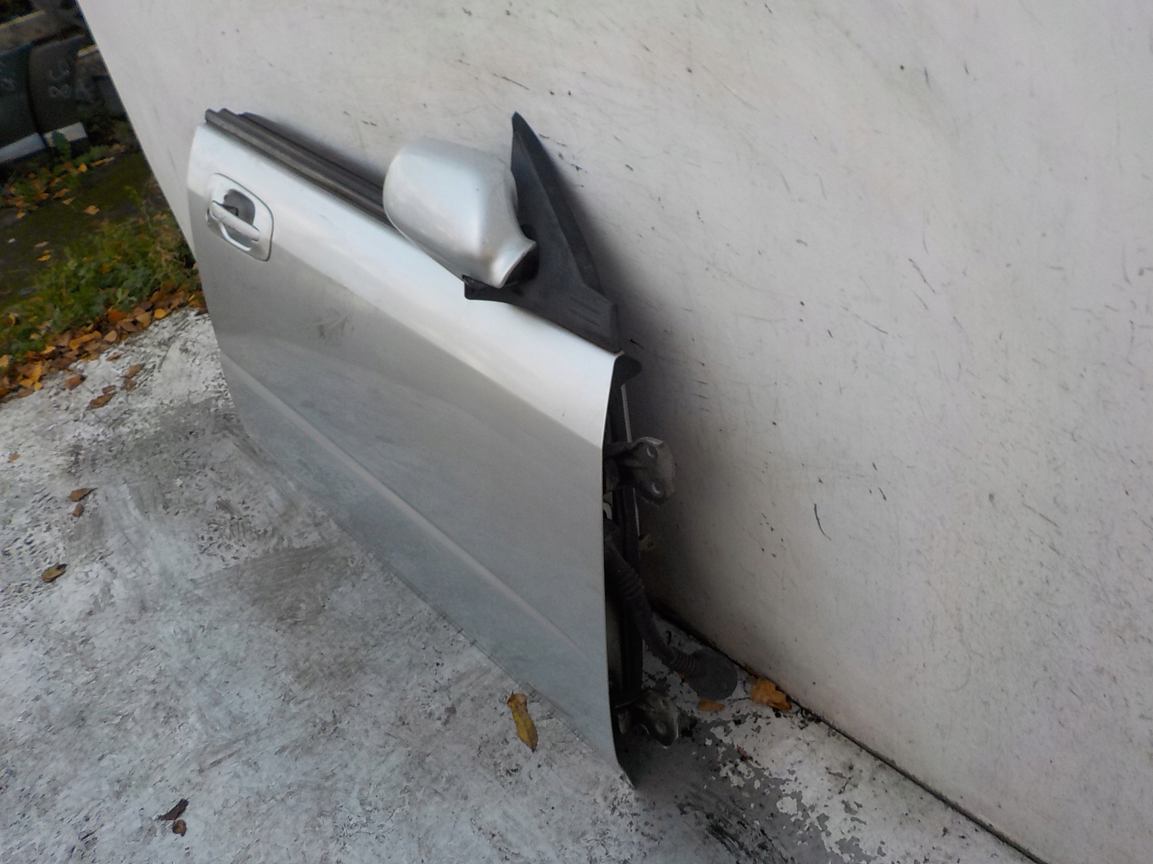 518 SUBARU IMPREZA II GD door right front