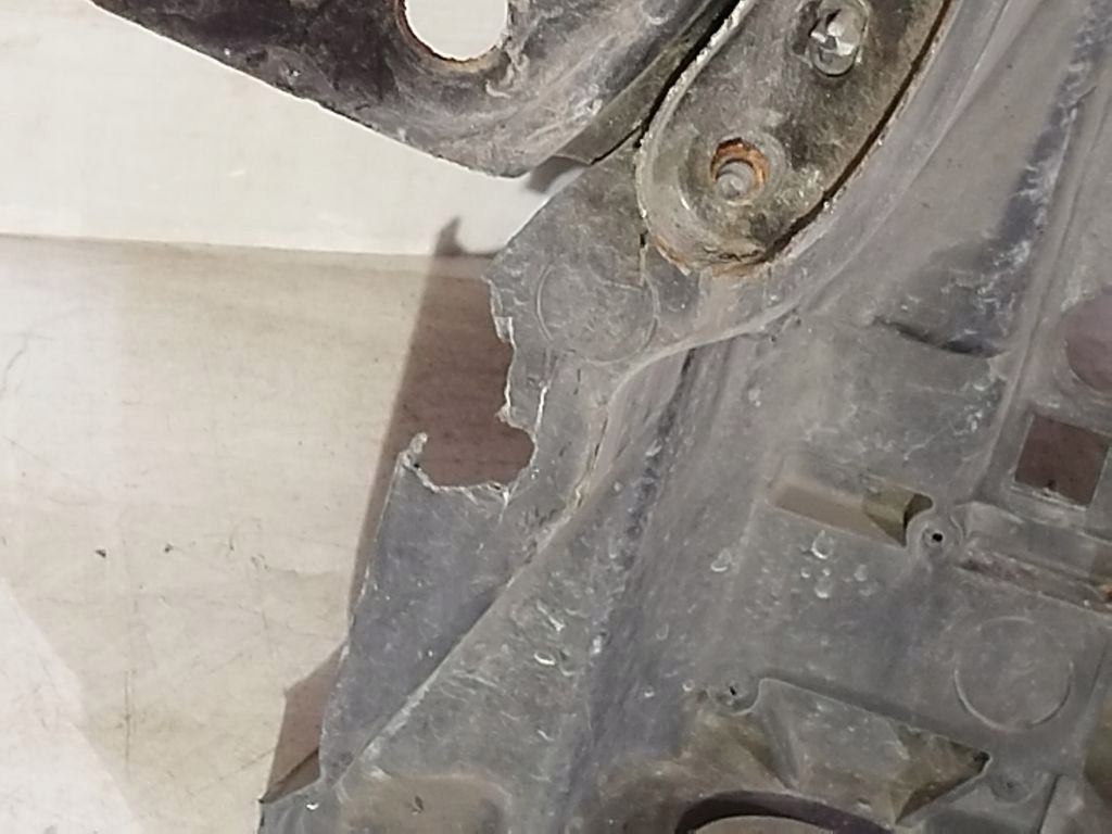 Audi A3 8P pillar iron support panel for radiators