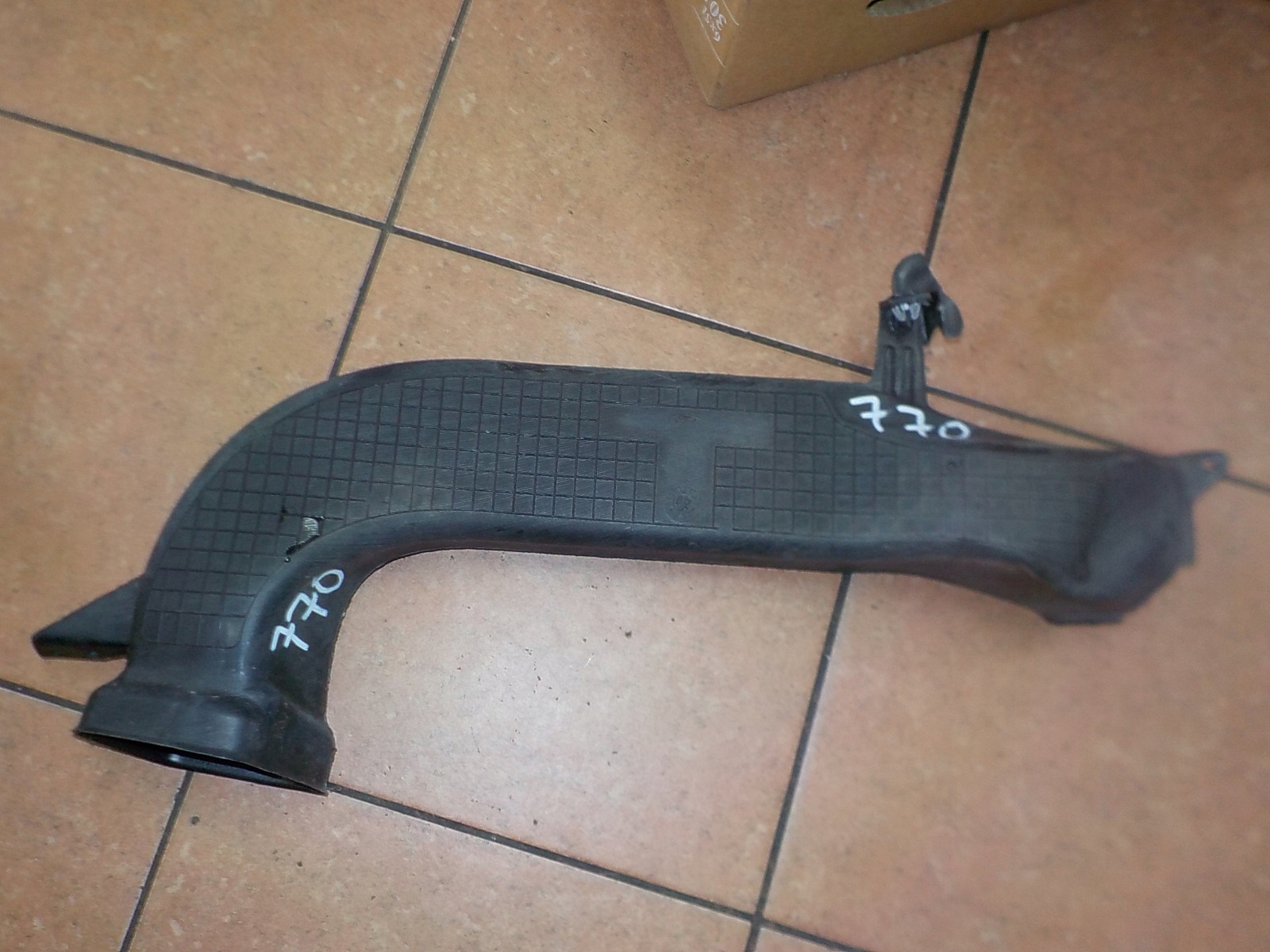 ПОВІТРЯНА ТРУБА KUGA MK3 ESCAPE LV4B-S018W18-AA