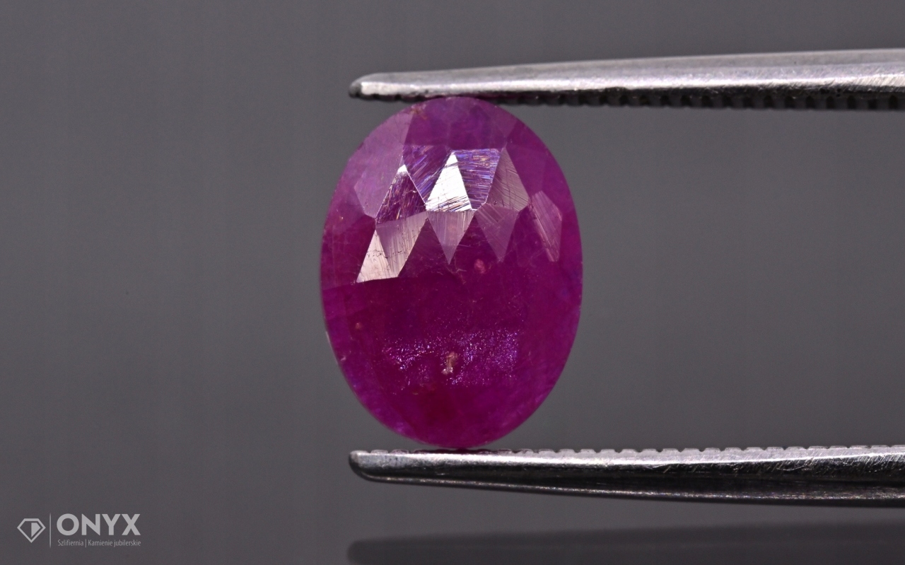 Rubín fazetovaná rozeta ovál 8,5x6,5 mm