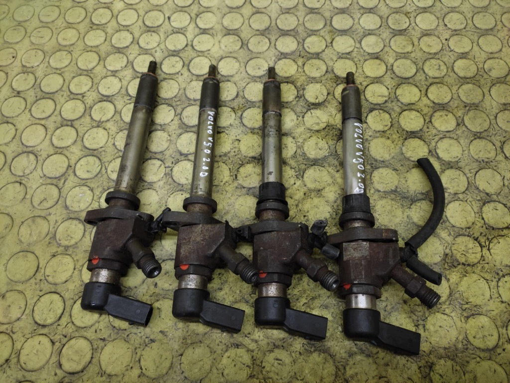 VOLVO V50 2.0 D injector 9657144580