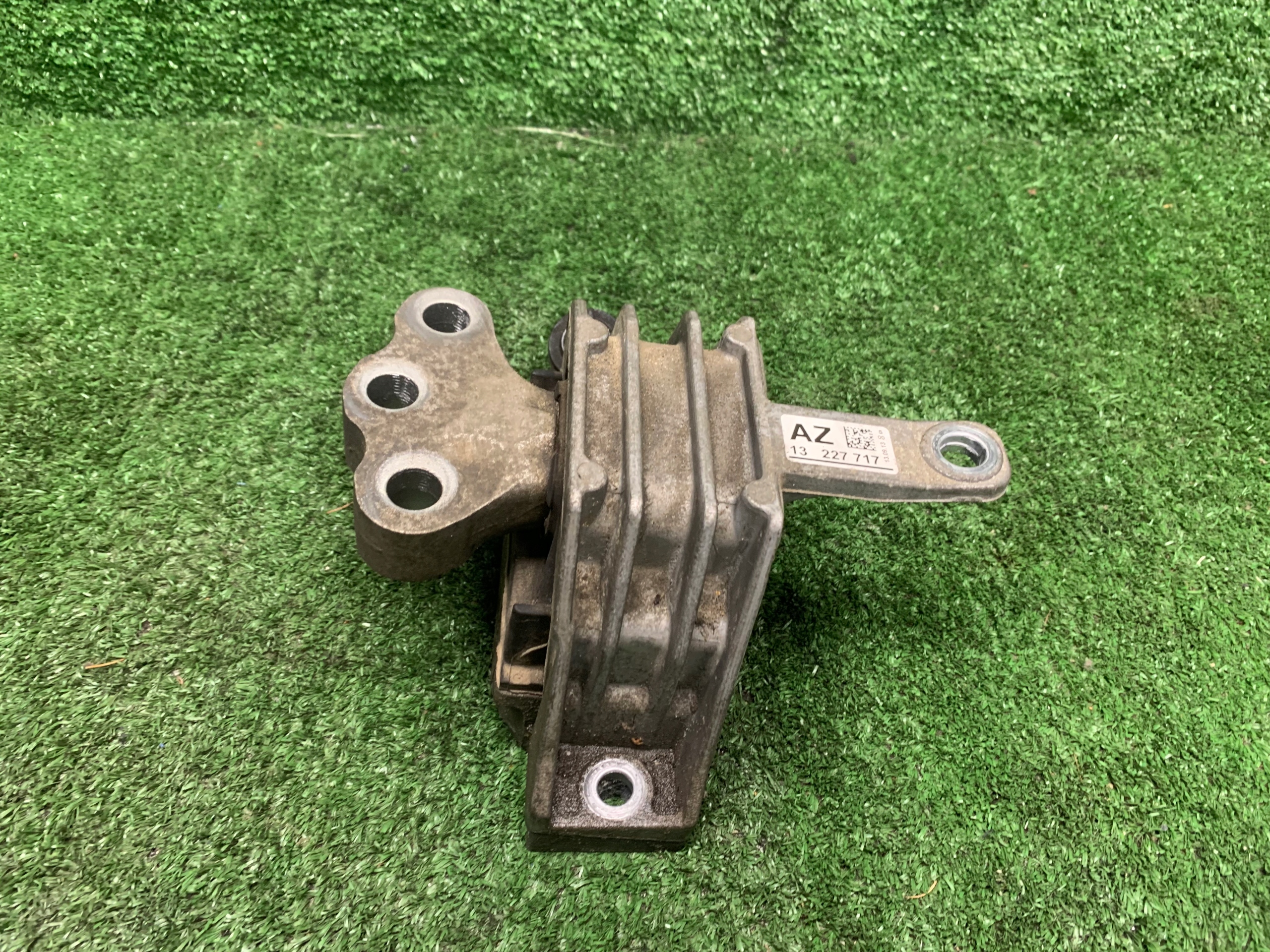 OPEL INSIGNIA A holder engine mount 2.0 CDTI 13227717 AZ