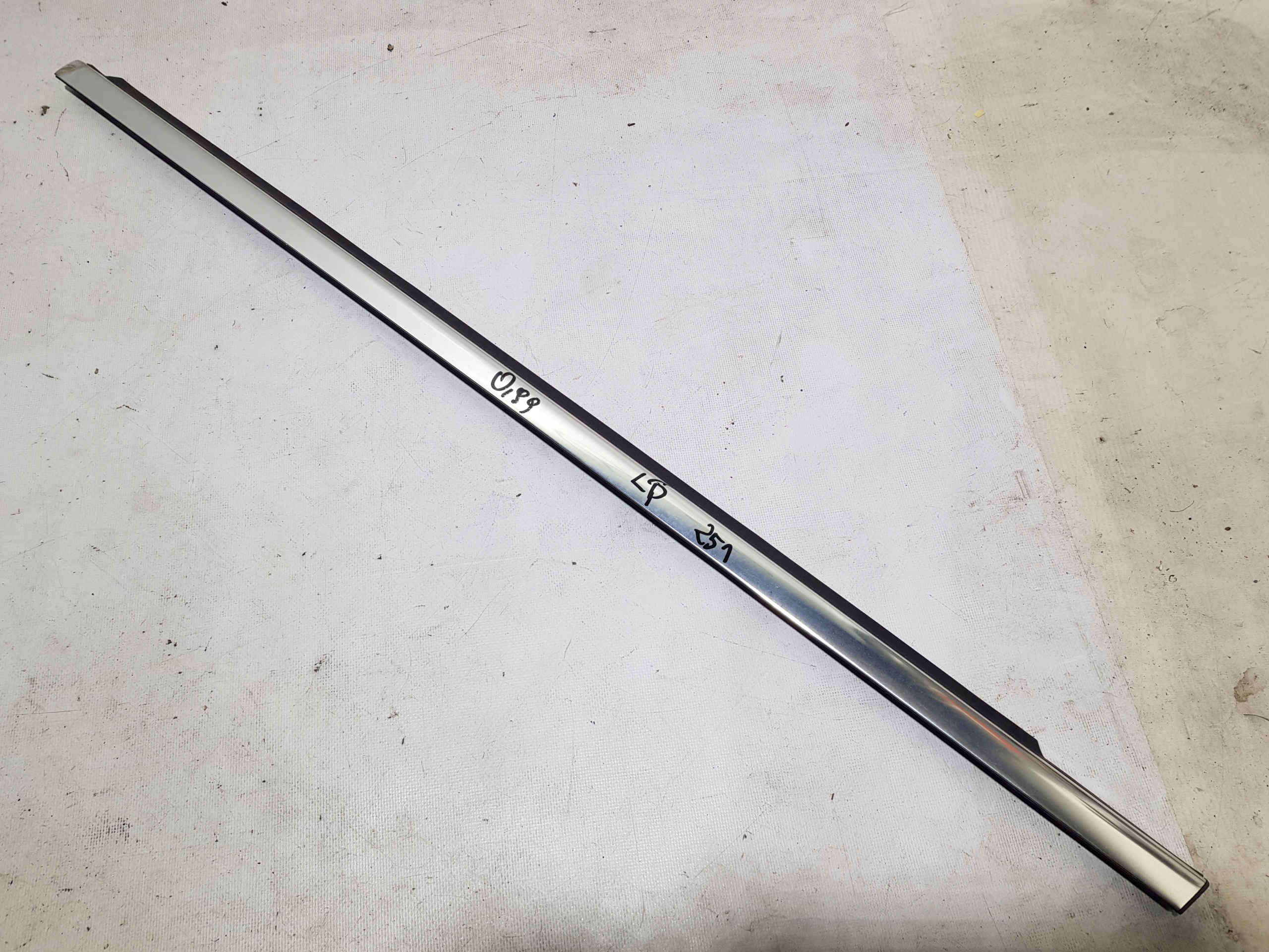 moulding door dust left front front driver´s MERCEDES W251